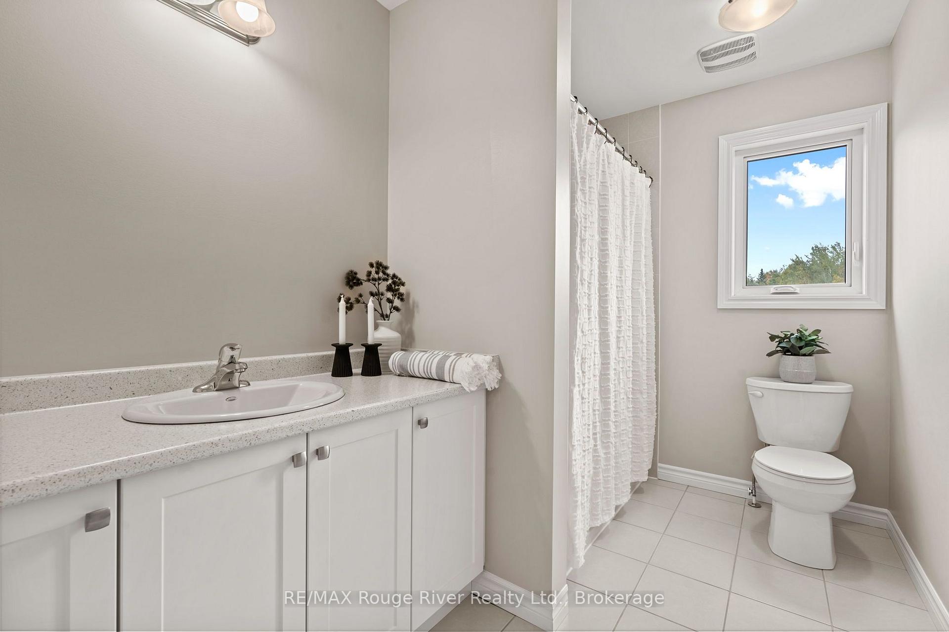 Photo 11 of 270 Lyle Drive, Clarington, Bowmanville — HOMEH