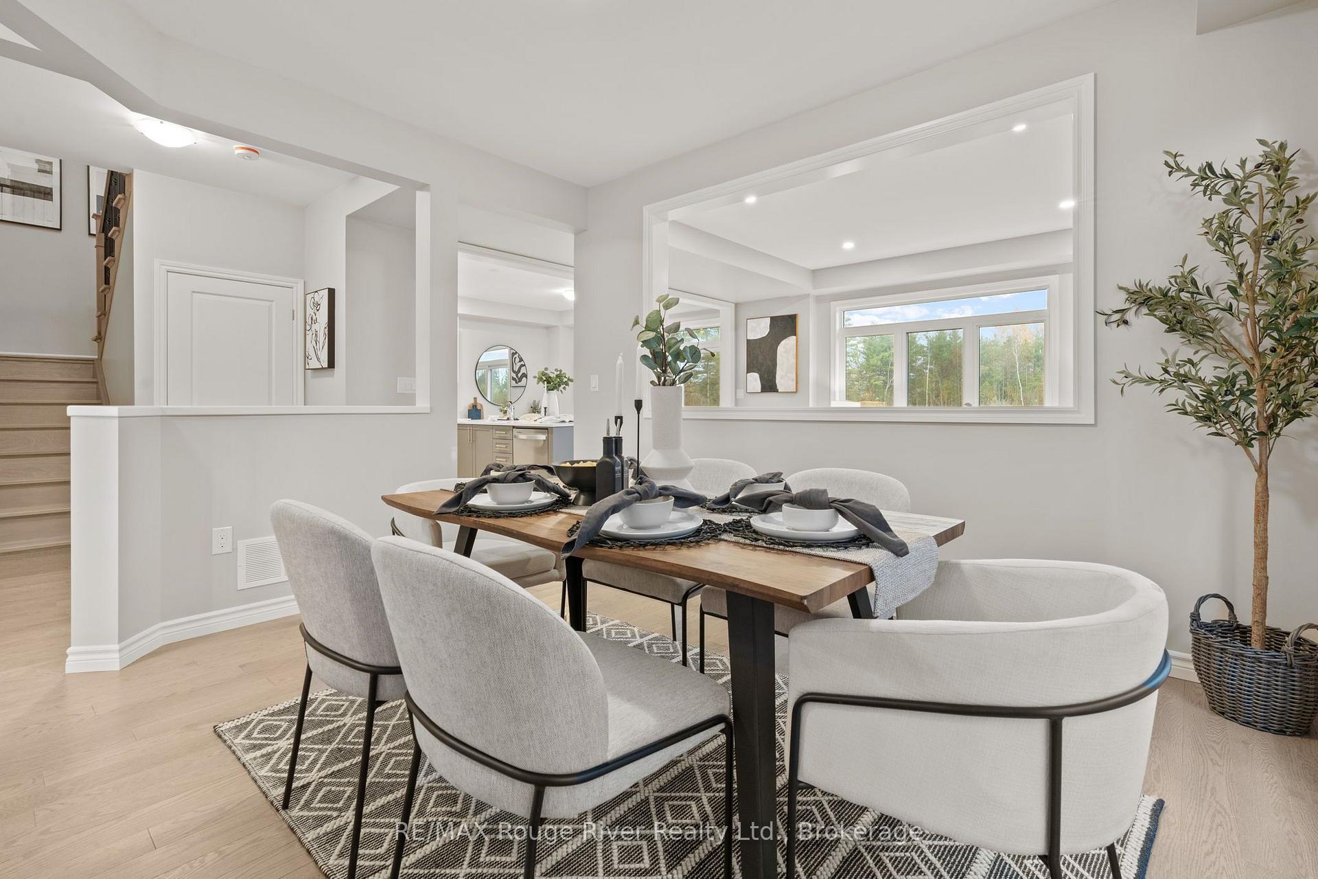 Photo 4 of 286 Lyle Drive, Clarington, Bowmanville — HOMEH