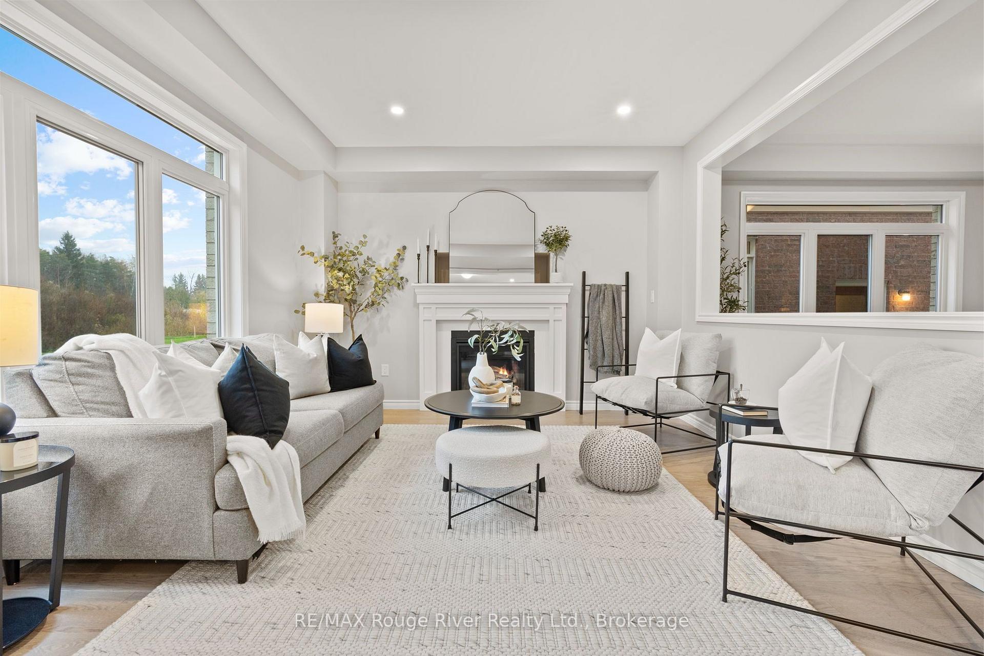 Photo 5 of 286 Lyle Drive, Clarington, Bowmanville — HOMEH