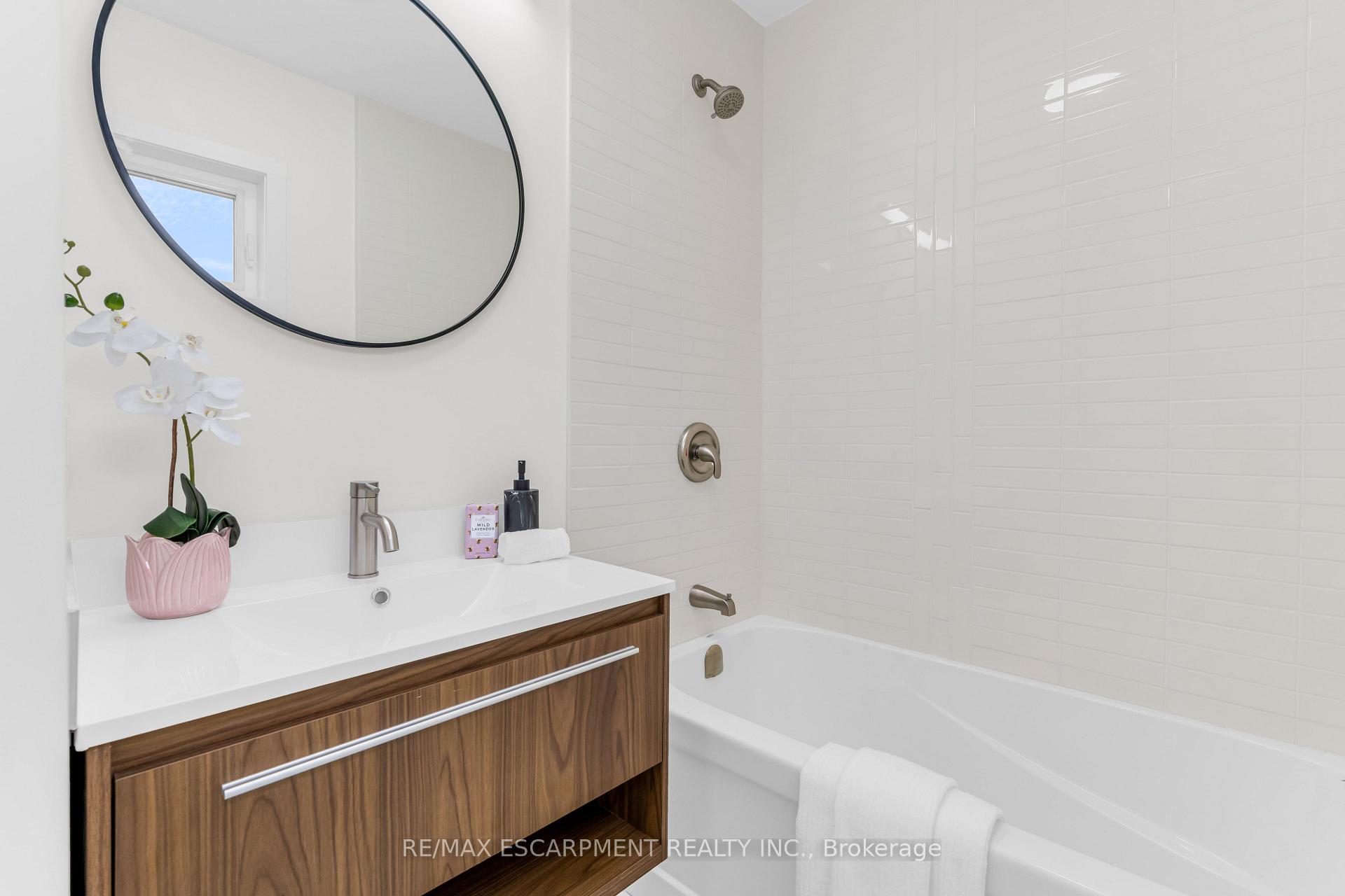 Photo 20 of 156 Mill Street, West Lincoln, Smithville — HOMEH