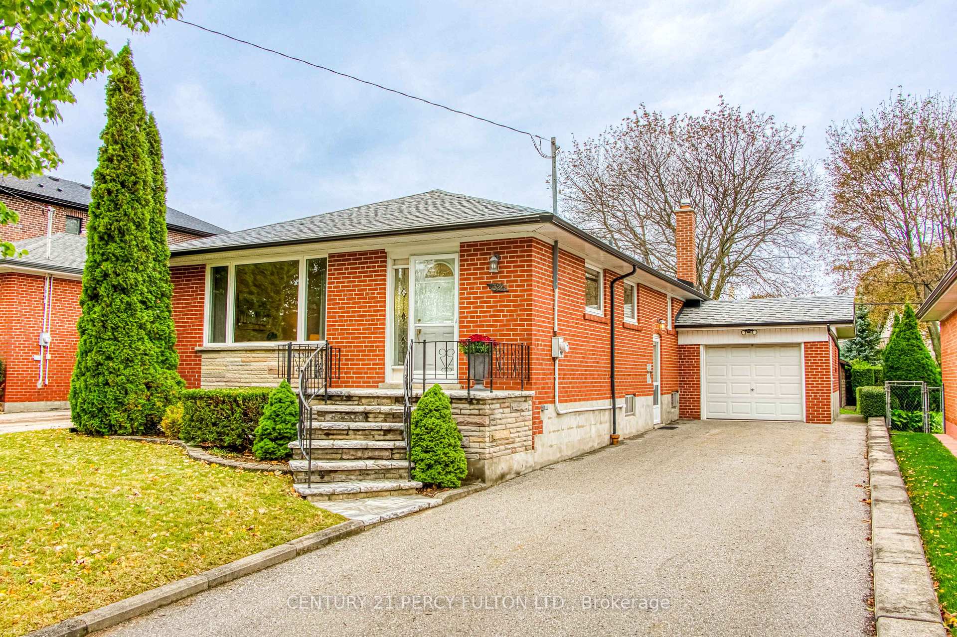 Photo 2 of 32 Bromton Drive, Scarborough, Bendale — HOMEH
