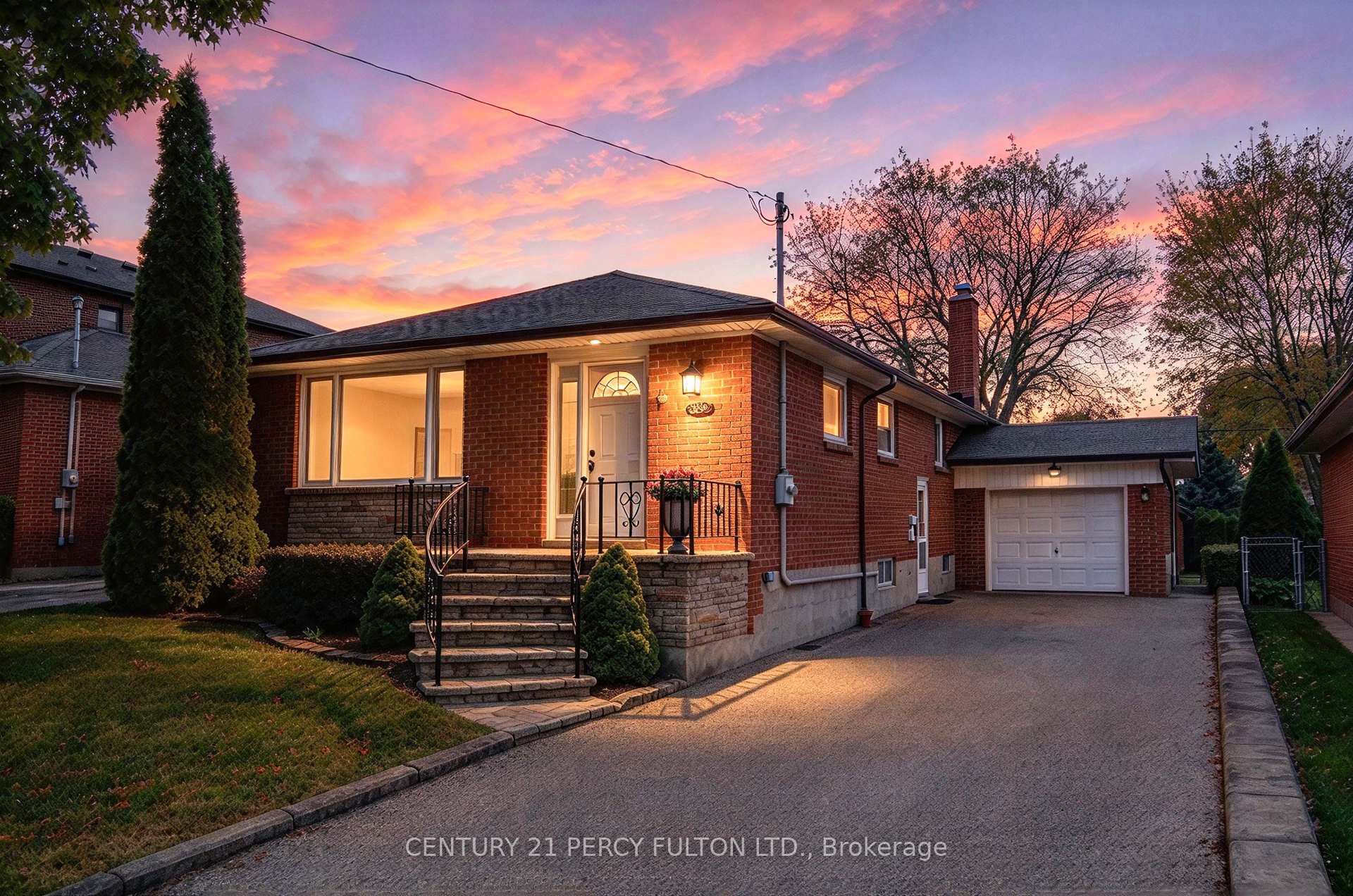 Photo 3 of 32 Bromton Drive, Scarborough, Bendale — HOMEH