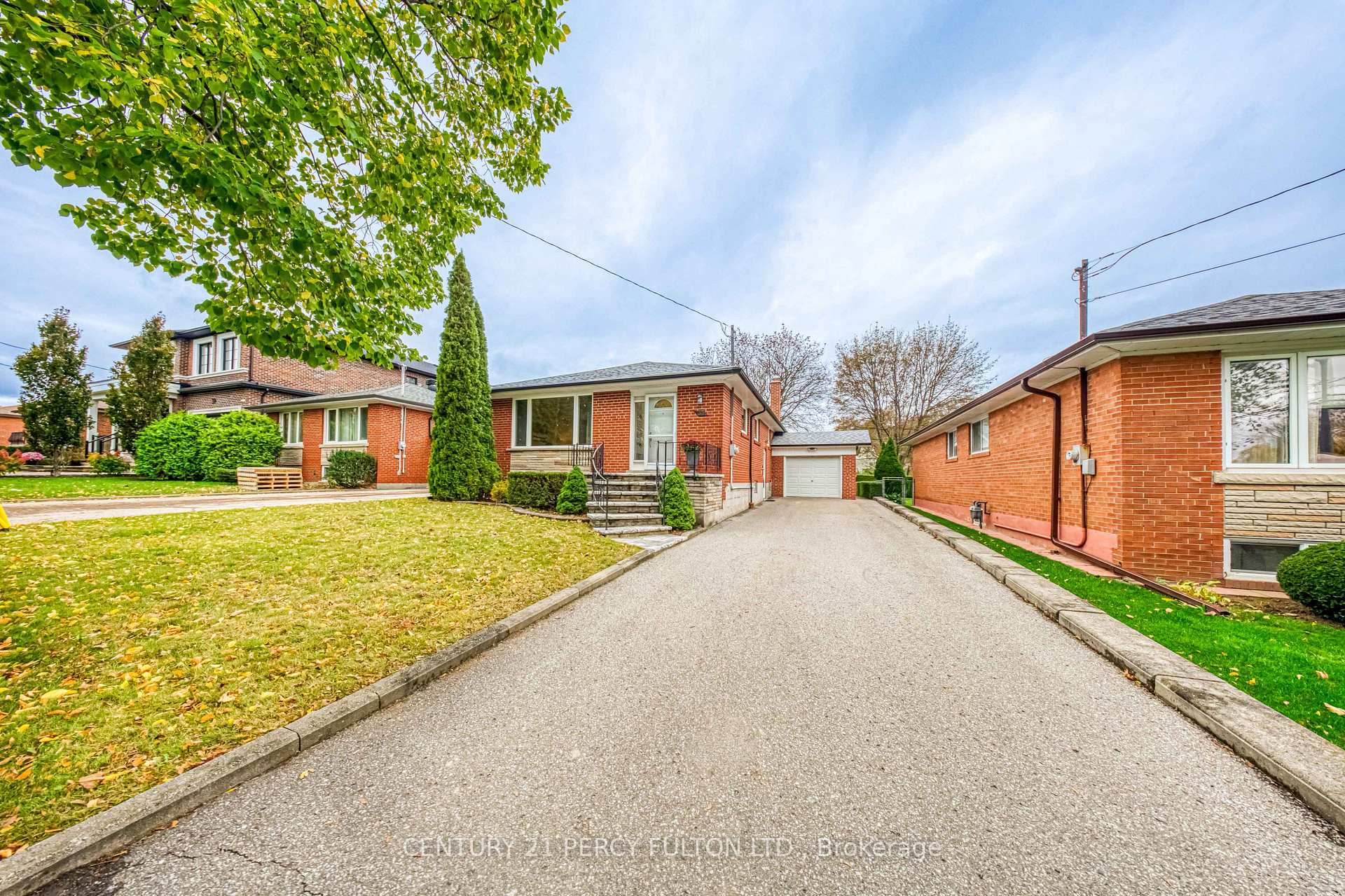 Photo 4 of 32 Bromton Drive, Scarborough, Bendale — HOMEH