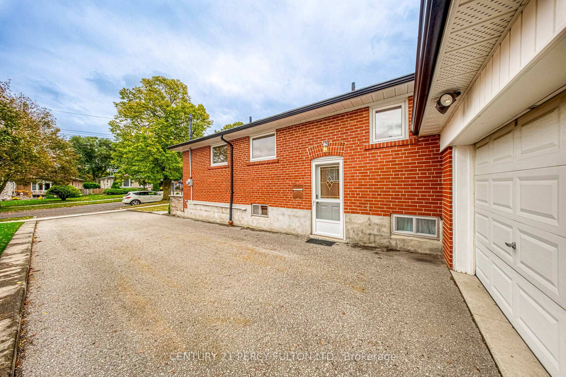 Photo 5 of 32 Bromton Drive, Scarborough, Bendale — HOMEH