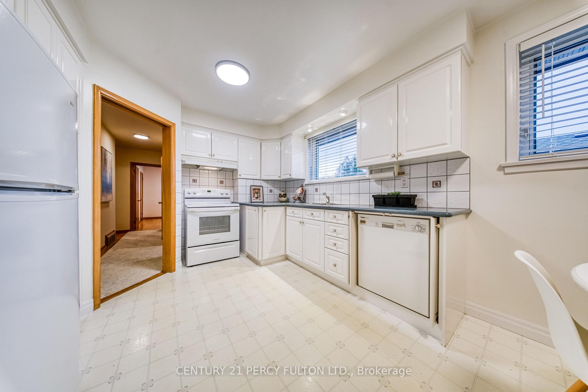Photo 13 of 32 Bromton Drive, Scarborough, Bendale — HOMEH