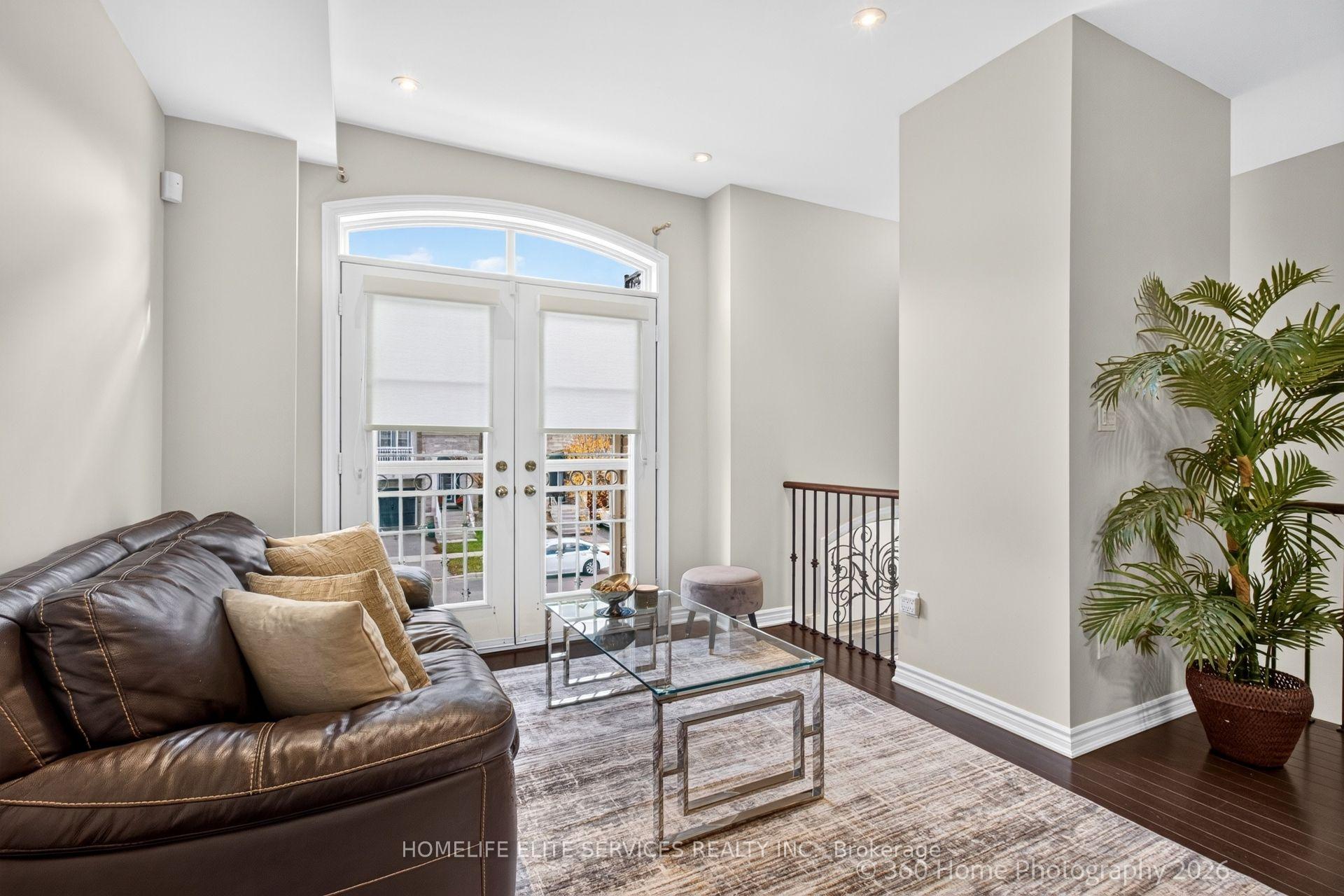 Photo 2 of 70 Farooq Boulevard, Vaughan, Vellore Village — HOMEH