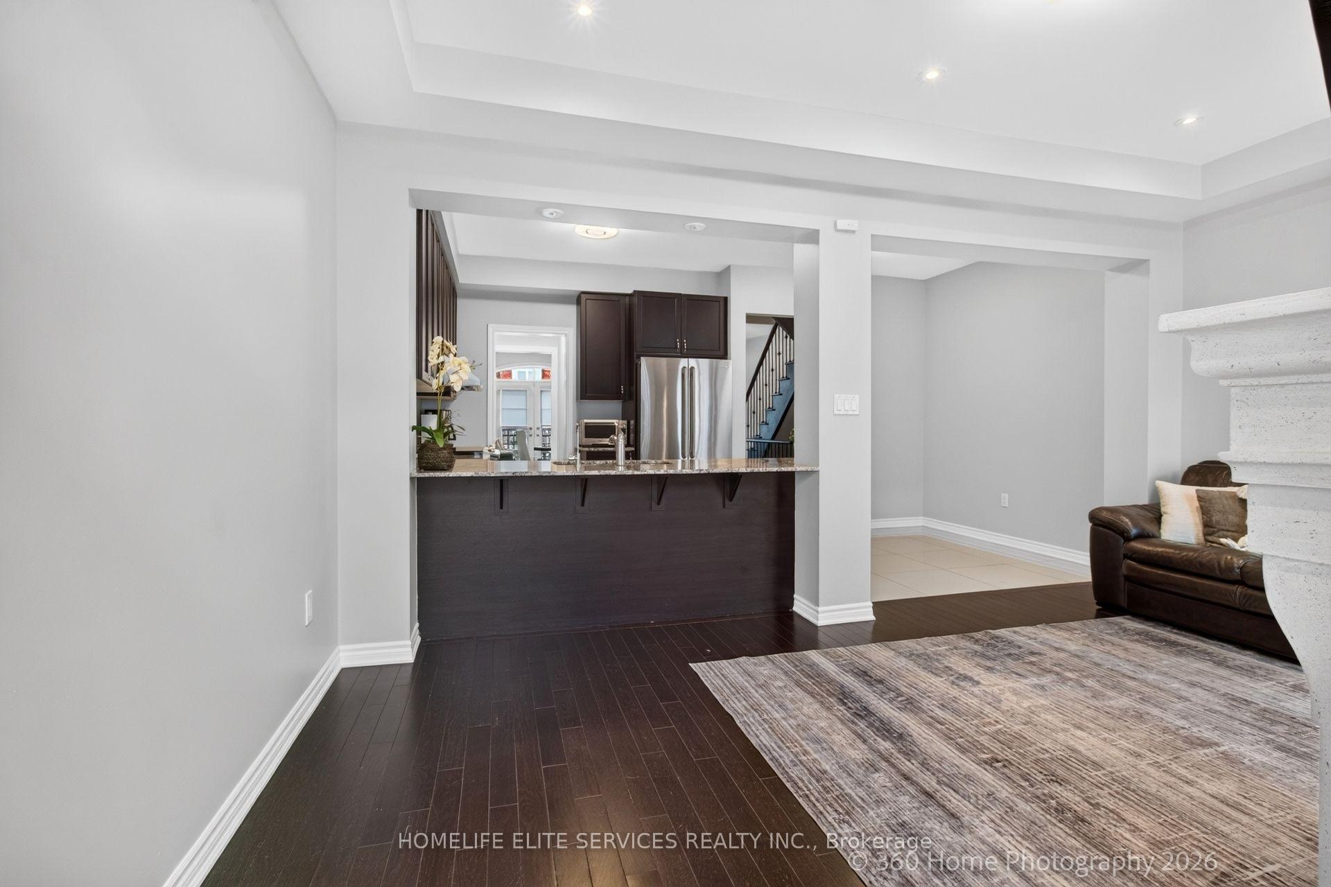 Photo 5 of 70 Farooq Boulevard, Vaughan, Vellore Village — HOMEH