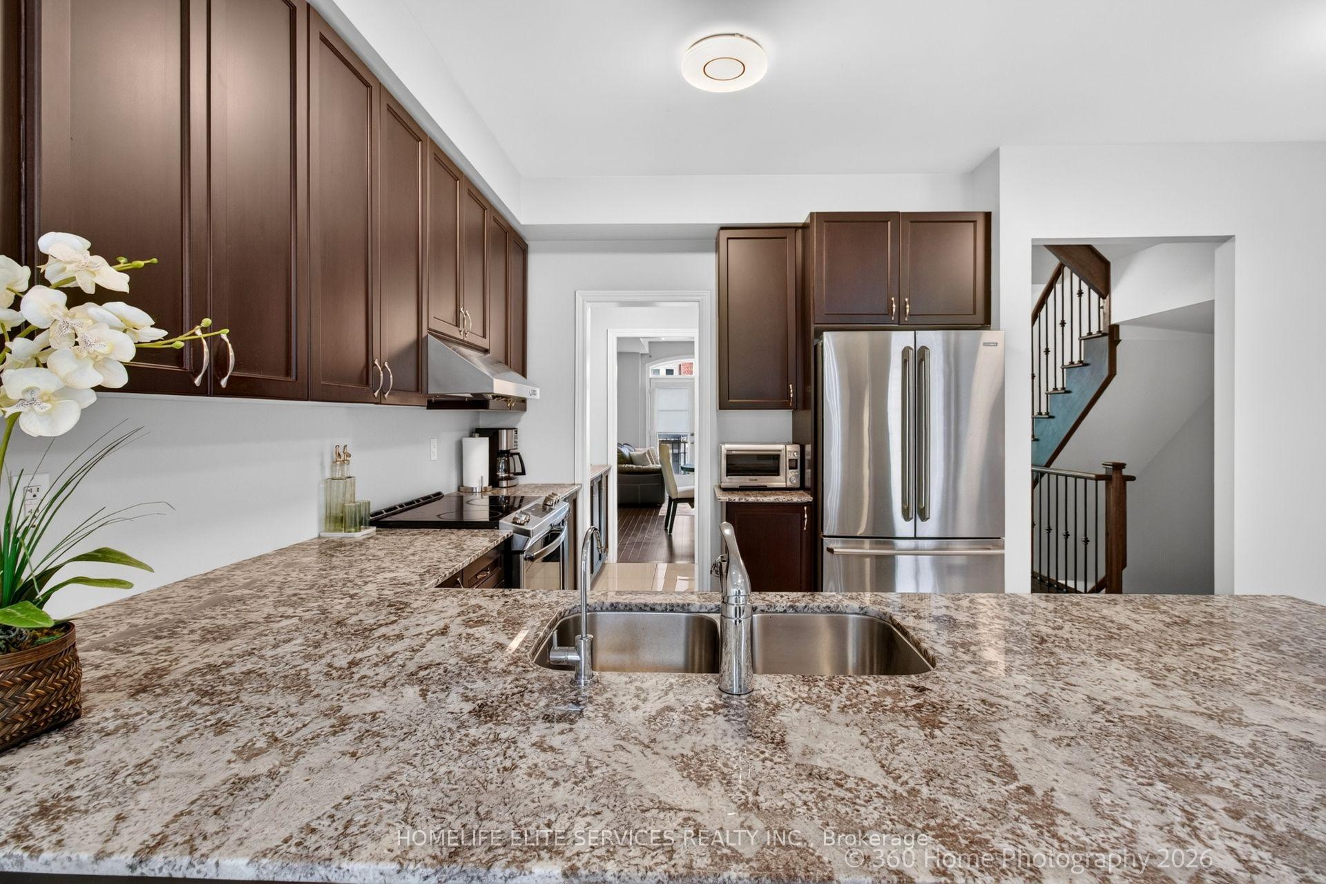 Photo 6 of 70 Farooq Boulevard, Vaughan, Vellore Village — HOMEH