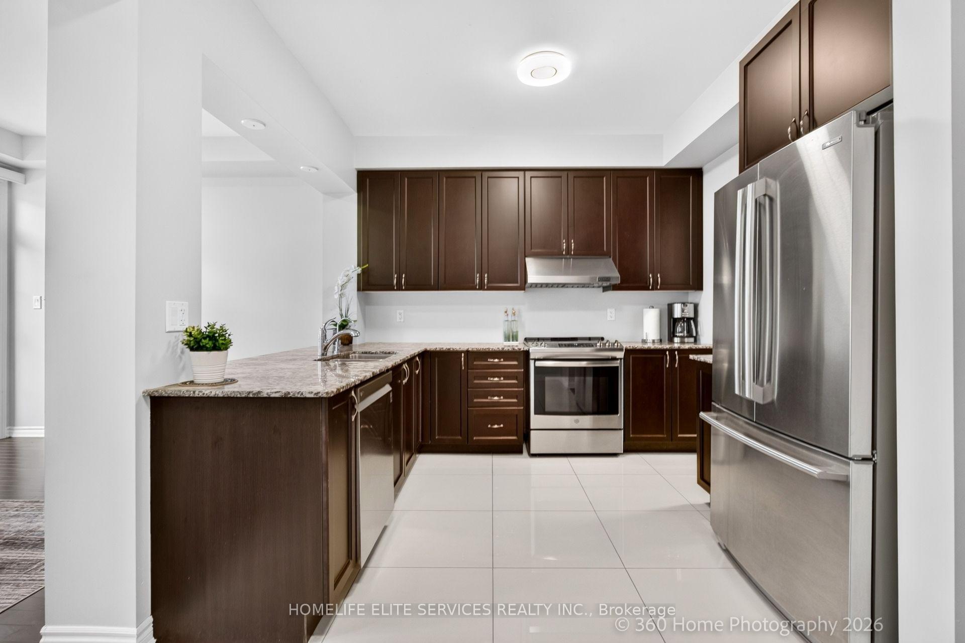 Photo 7 of 70 Farooq Boulevard, Vaughan, Vellore Village — HOMEH