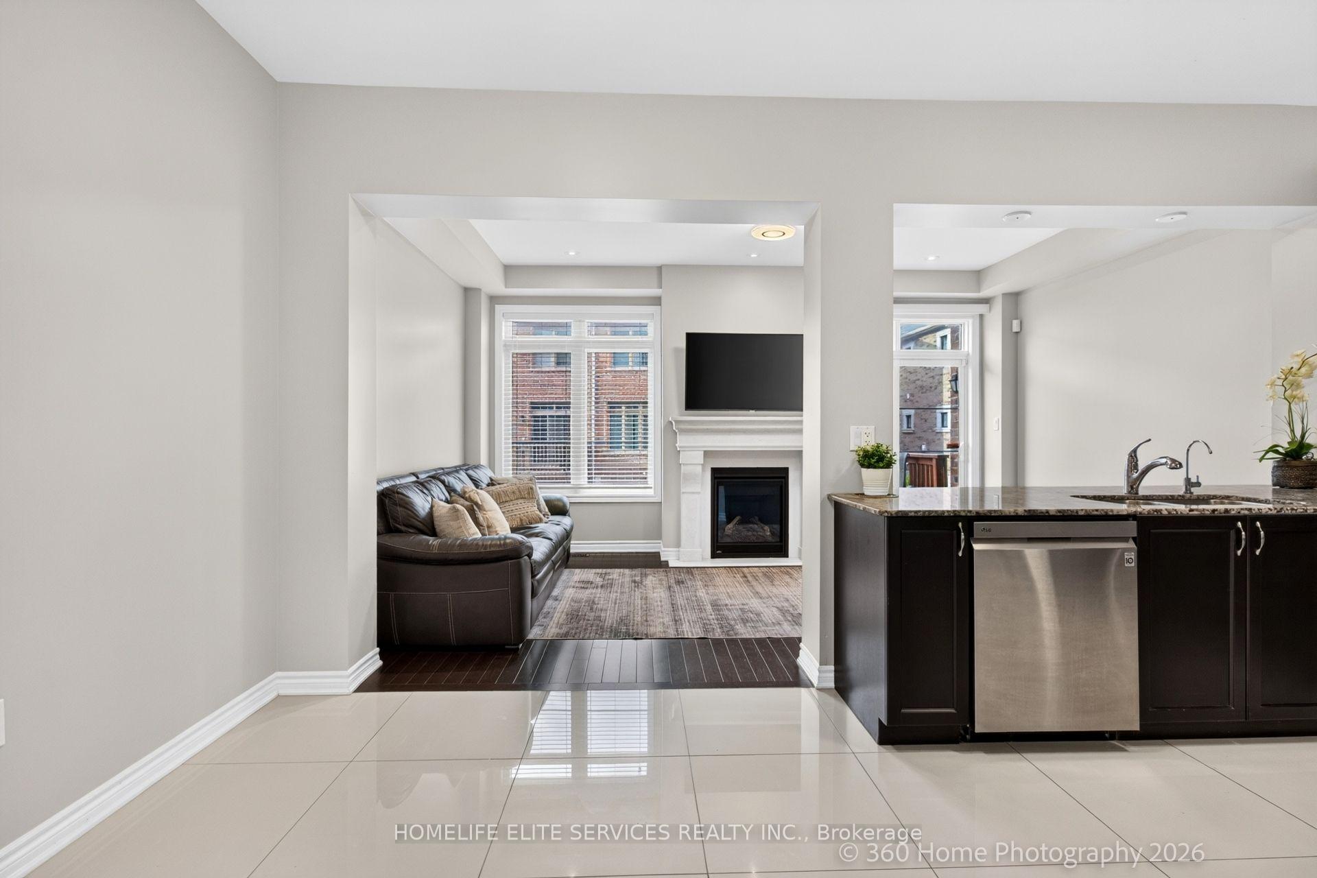 Photo 10 of 70 Farooq Boulevard, Vaughan, Vellore Village — HOMEH