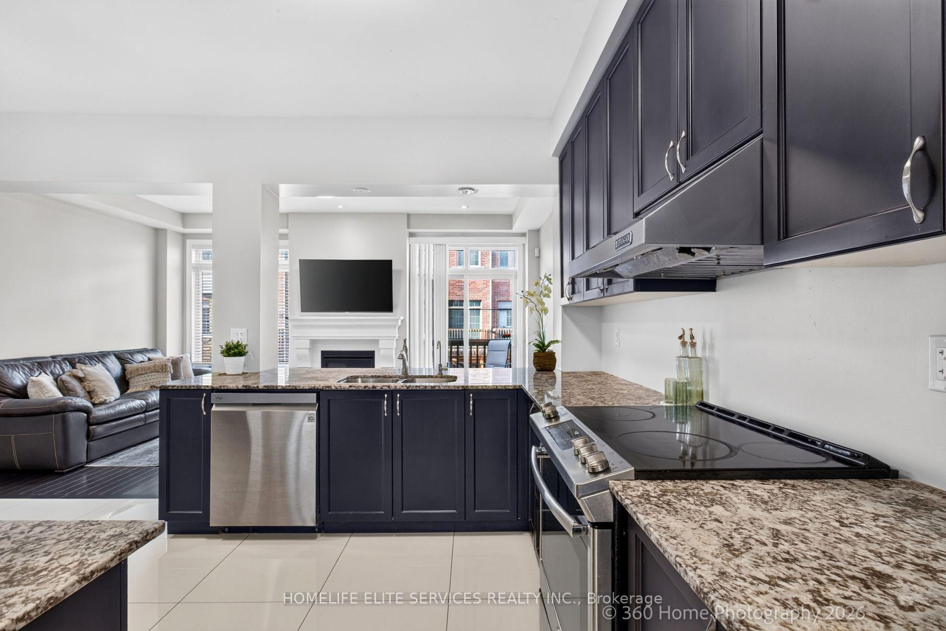 Photo 11 of 70 Farooq Boulevard, Vaughan, Vellore Village — HOMEH