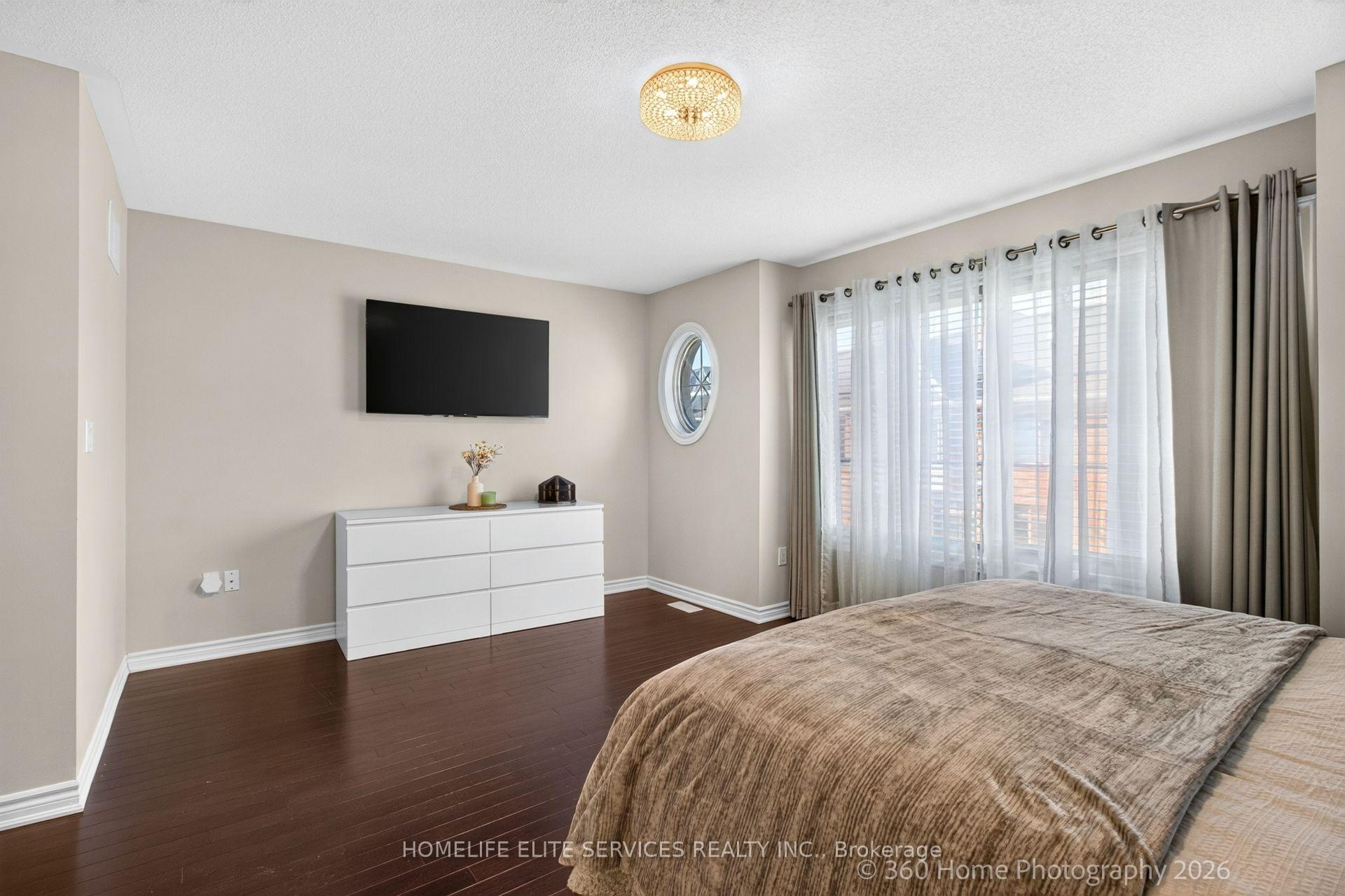 Photo 16 of 70 Farooq Boulevard, Vaughan, Vellore Village — HOMEH