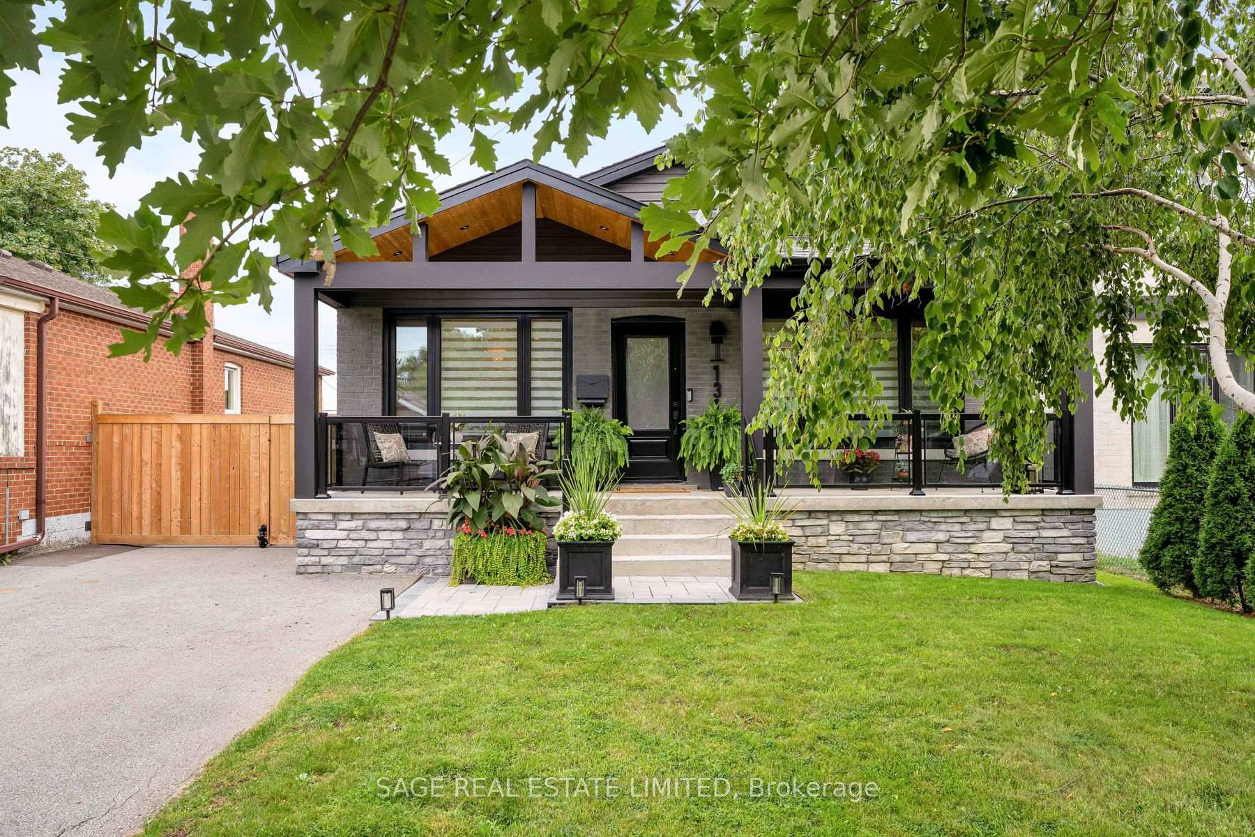 Photo 3 of 131 Silverhill Drive, Etobicoke, Islington-City Centre West — HOMEH