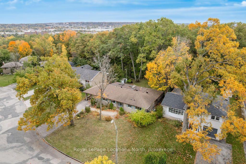 Photo 2 of 9 Vine Crescent, Barrie, Sunnidale — HOMEH