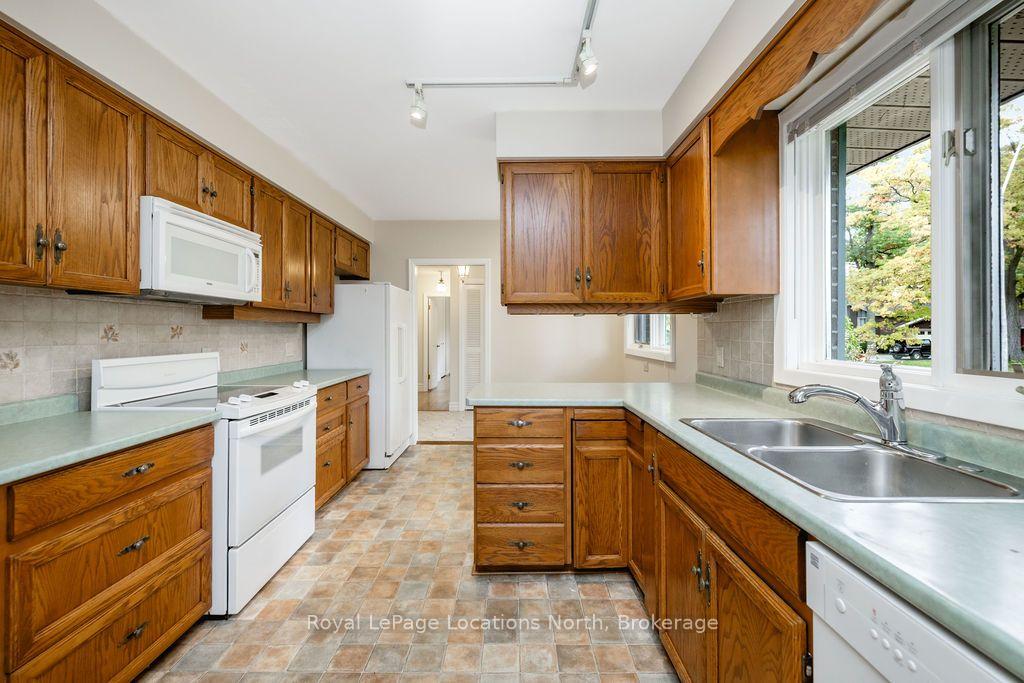 Photo 8 of 9 Vine Crescent, Barrie, Sunnidale — HOMEH