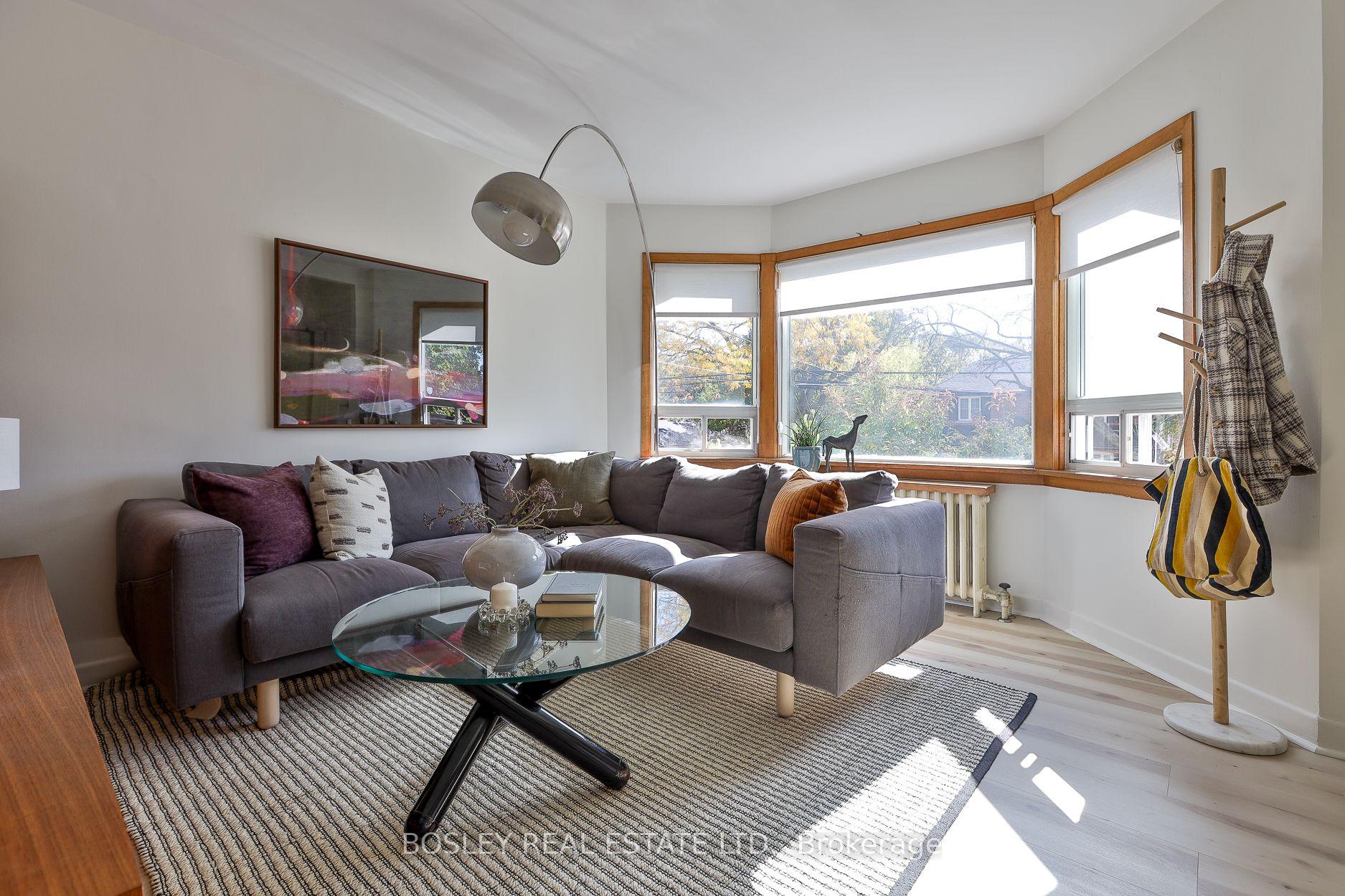 Photo 5 of 16 Delroy Drive, Etobicoke, Stonegate-Queensway — HOMEH