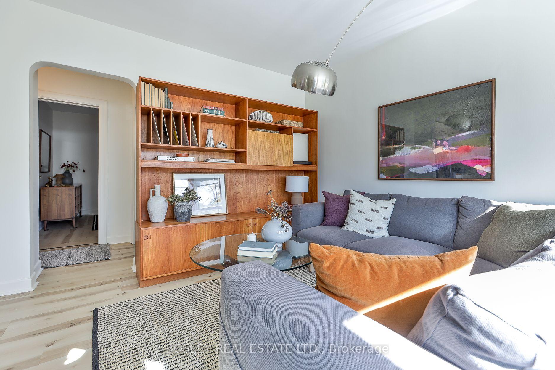 Photo 6 of 16 Delroy Drive, Etobicoke, Stonegate-Queensway — HOMEH