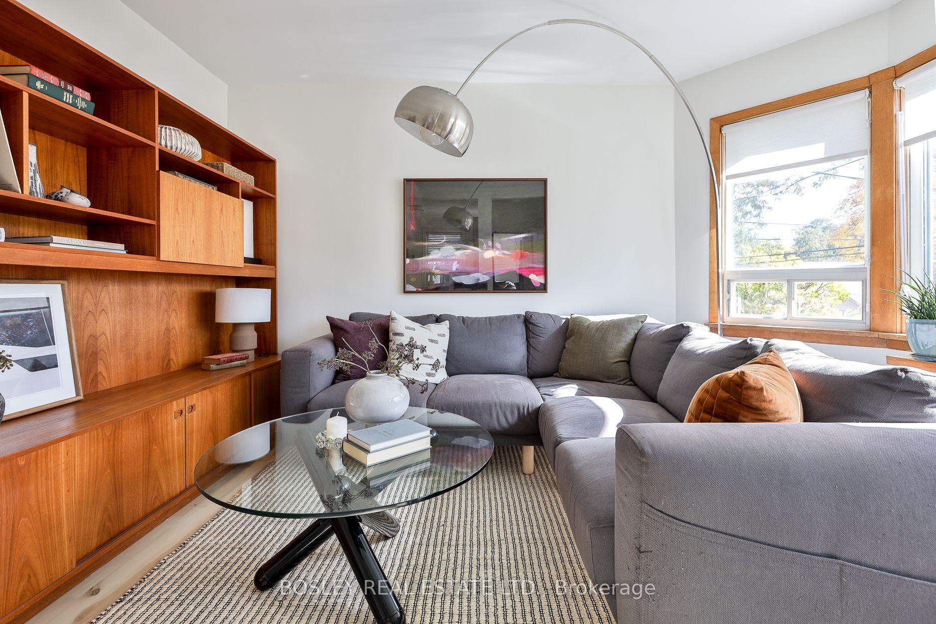 Photo 7 of 16 Delroy Drive, Etobicoke, Stonegate-Queensway — HOMEH