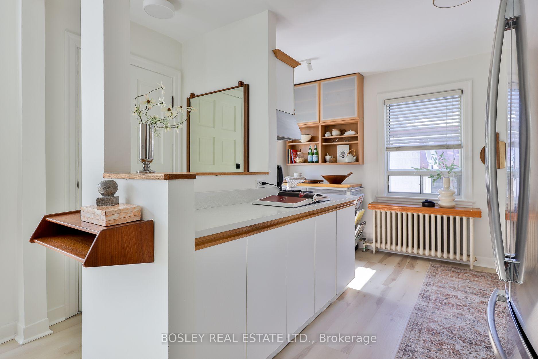 Photo 9 of 16 Delroy Drive, Etobicoke, Stonegate-Queensway — HOMEH