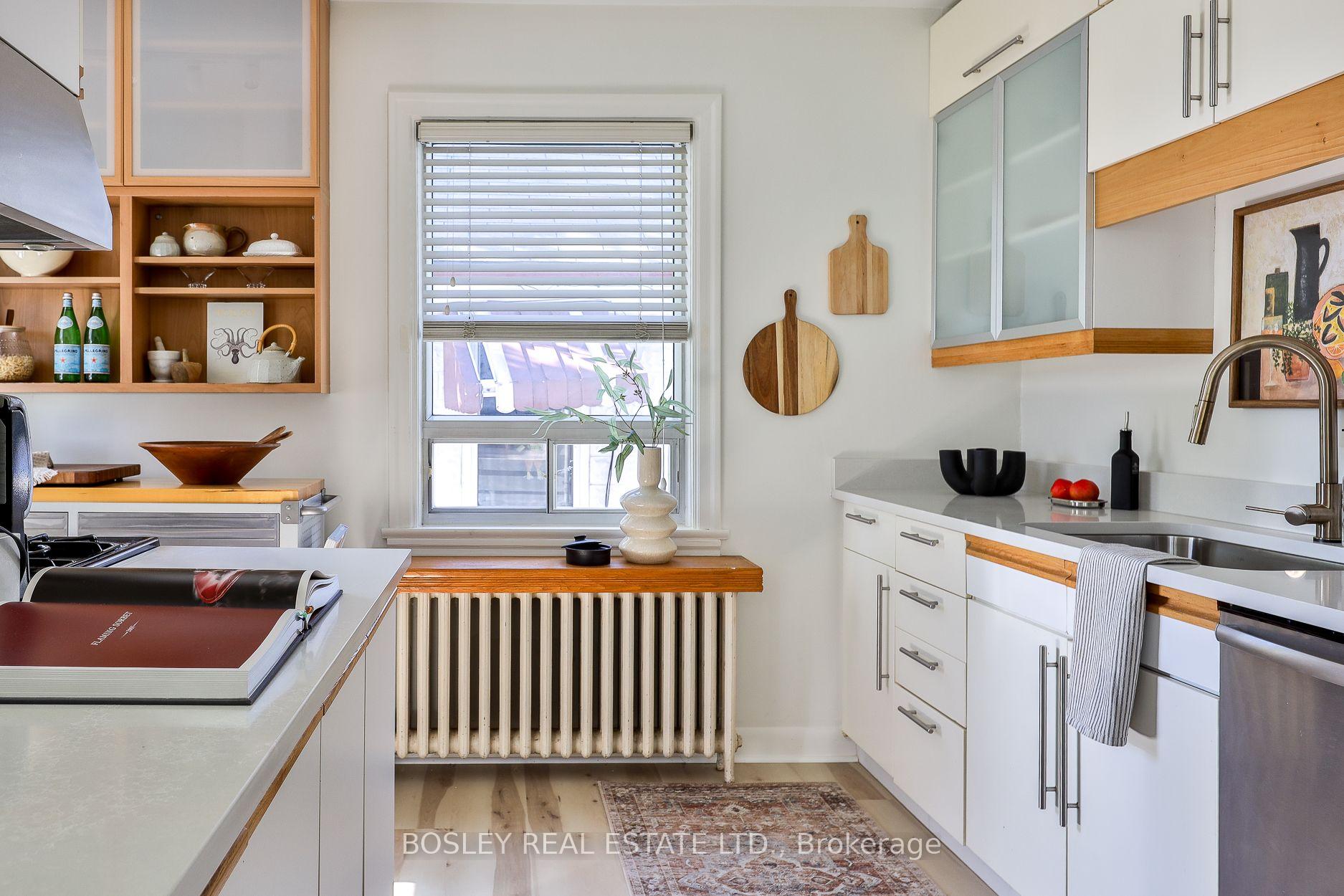 Photo 11 of 16 Delroy Drive, Etobicoke, Stonegate-Queensway — HOMEH