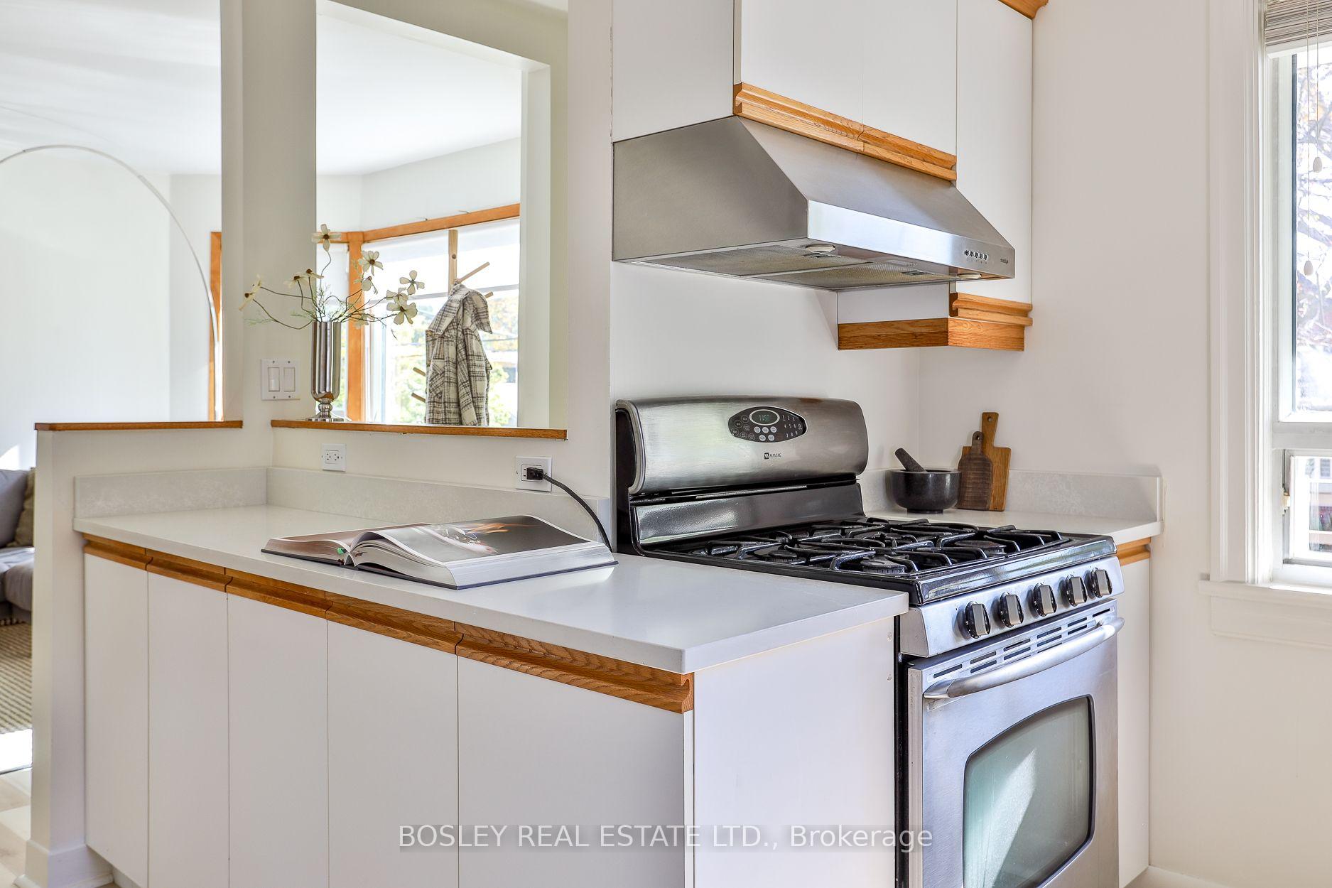 Photo 15 of 16 Delroy Drive, Etobicoke, Stonegate-Queensway — HOMEH