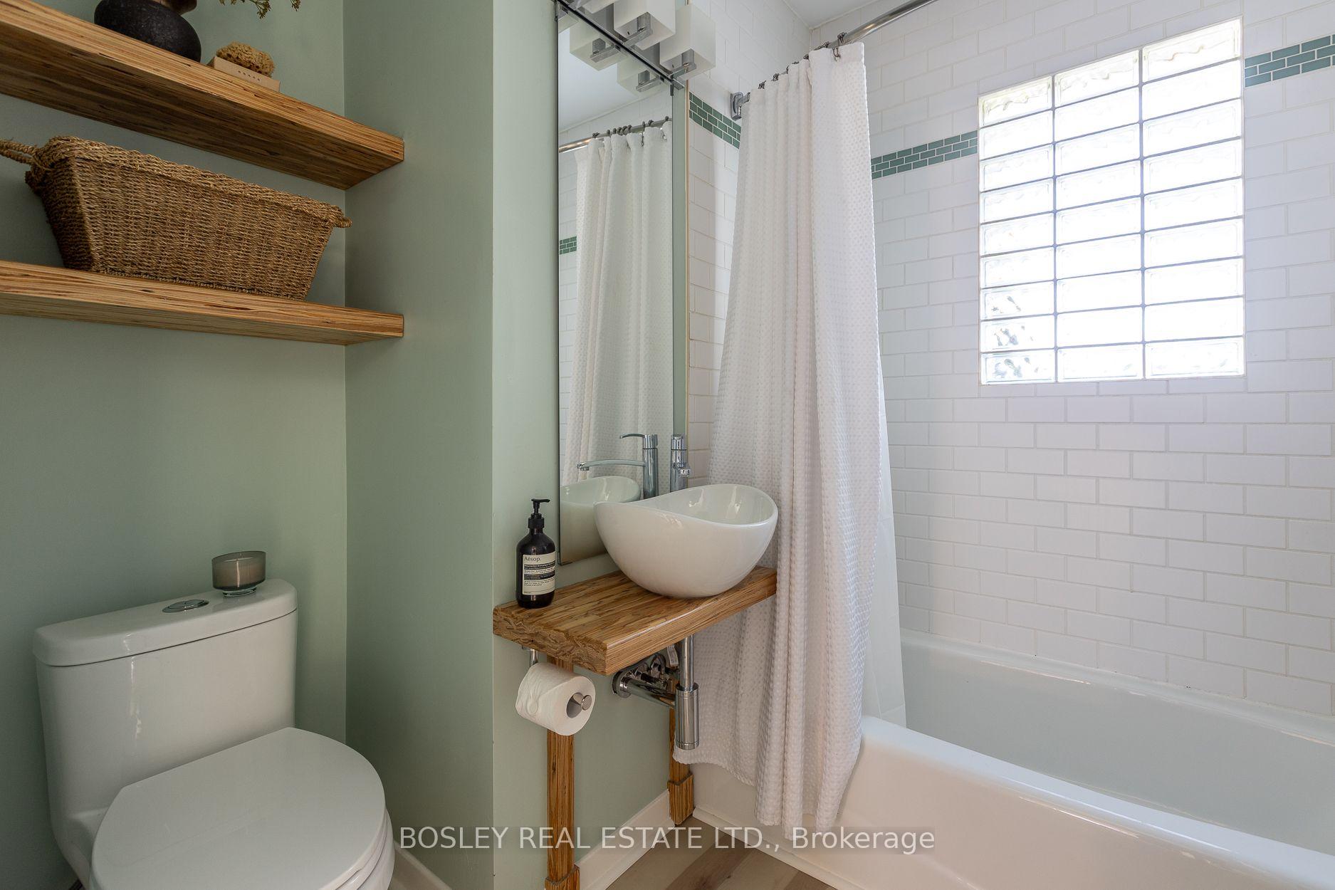 Photo 18 of 16 Delroy Drive, Etobicoke, Stonegate-Queensway — HOMEH