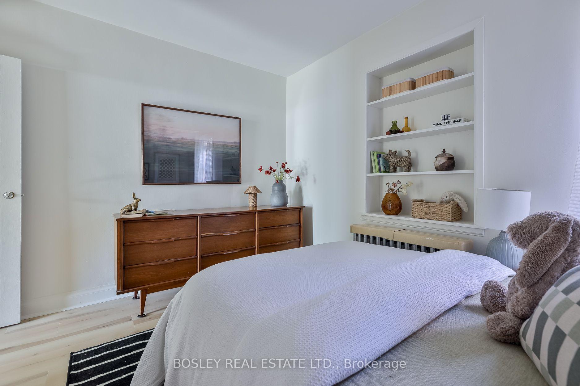 Photo 22 of 16 Delroy Drive, Etobicoke, Stonegate-Queensway — HOMEH