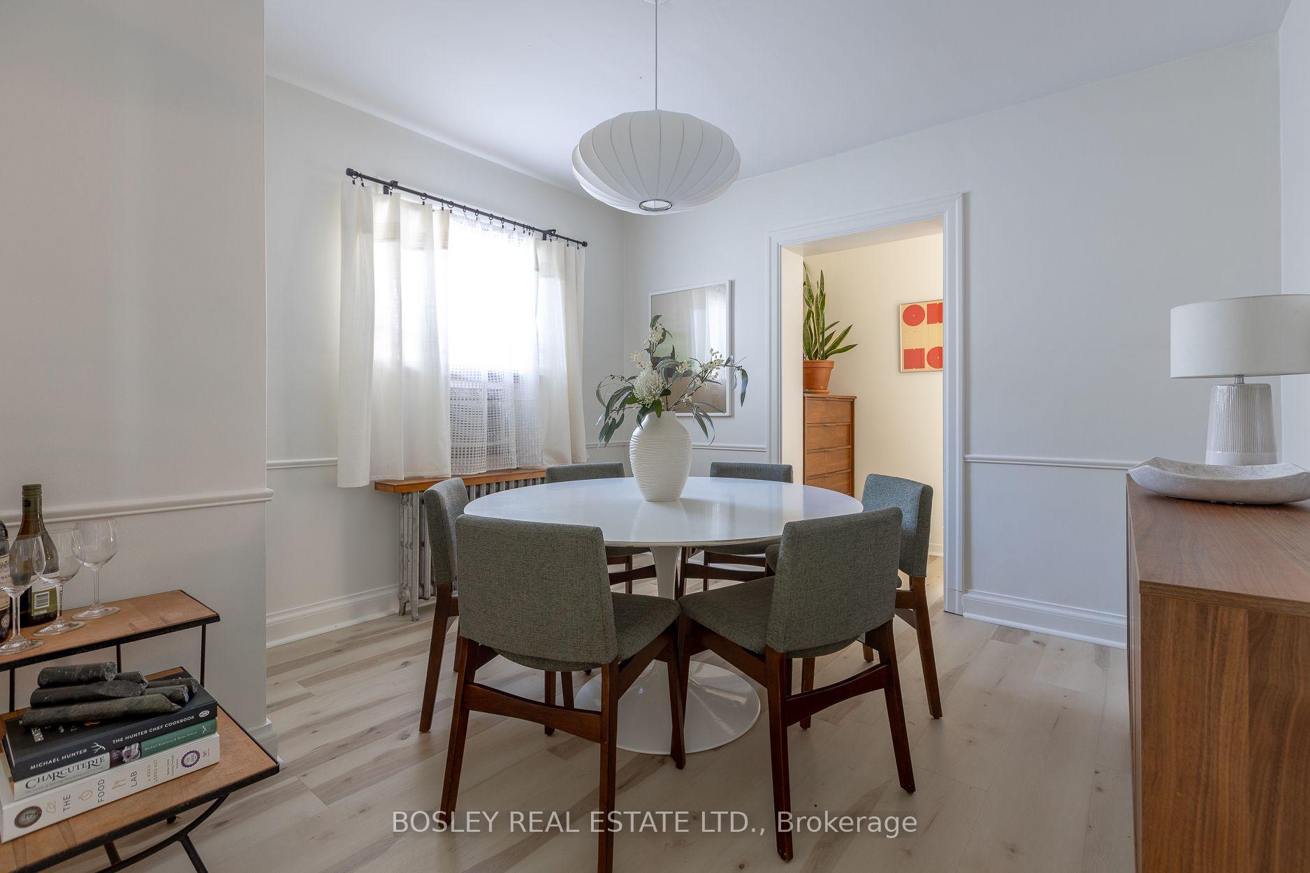 Photo 23 of 16 Delroy Drive, Etobicoke, Stonegate-Queensway — HOMEH