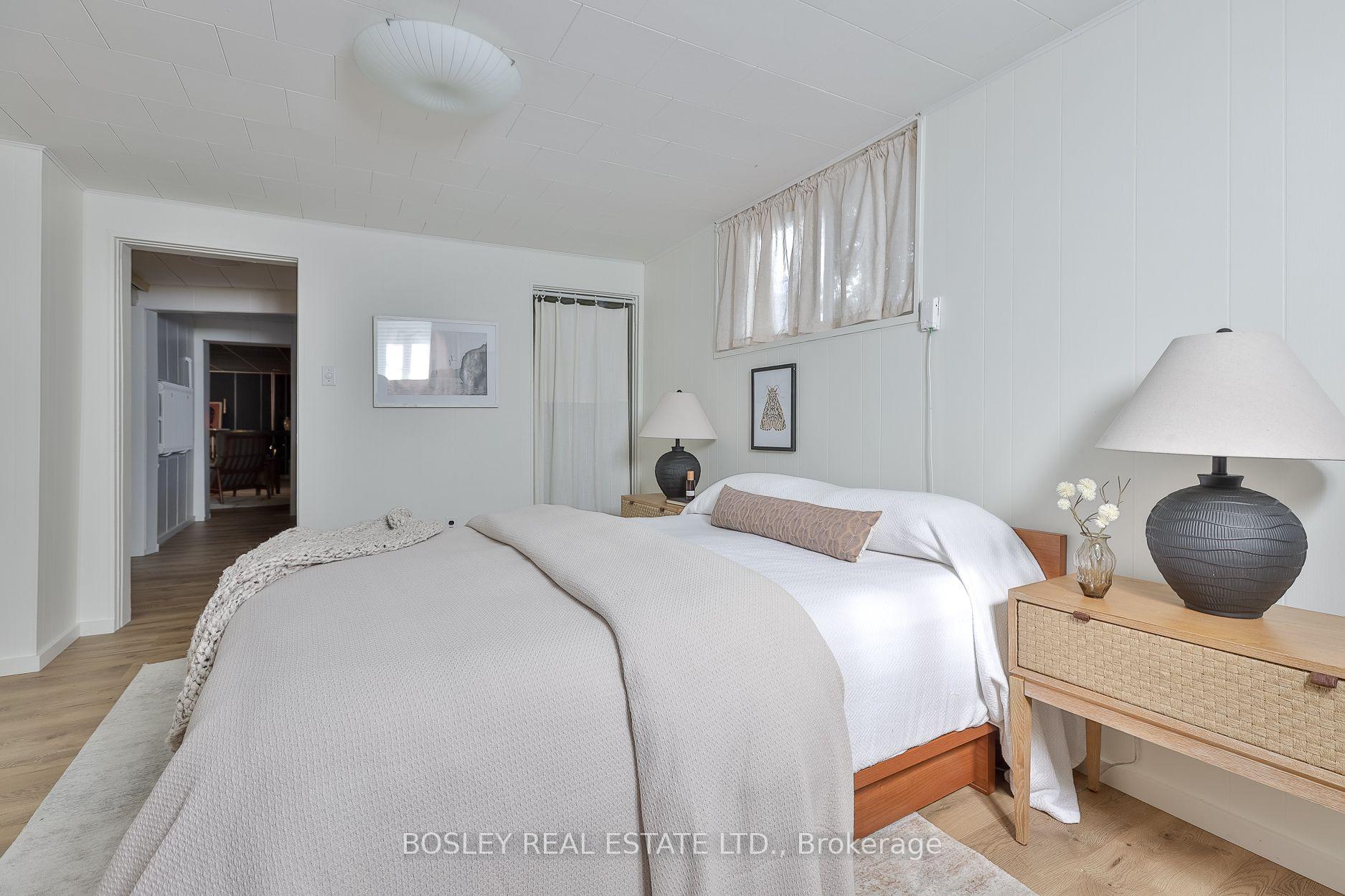 Photo 34 of 16 Delroy Drive, Etobicoke, Stonegate-Queensway — HOMEH
