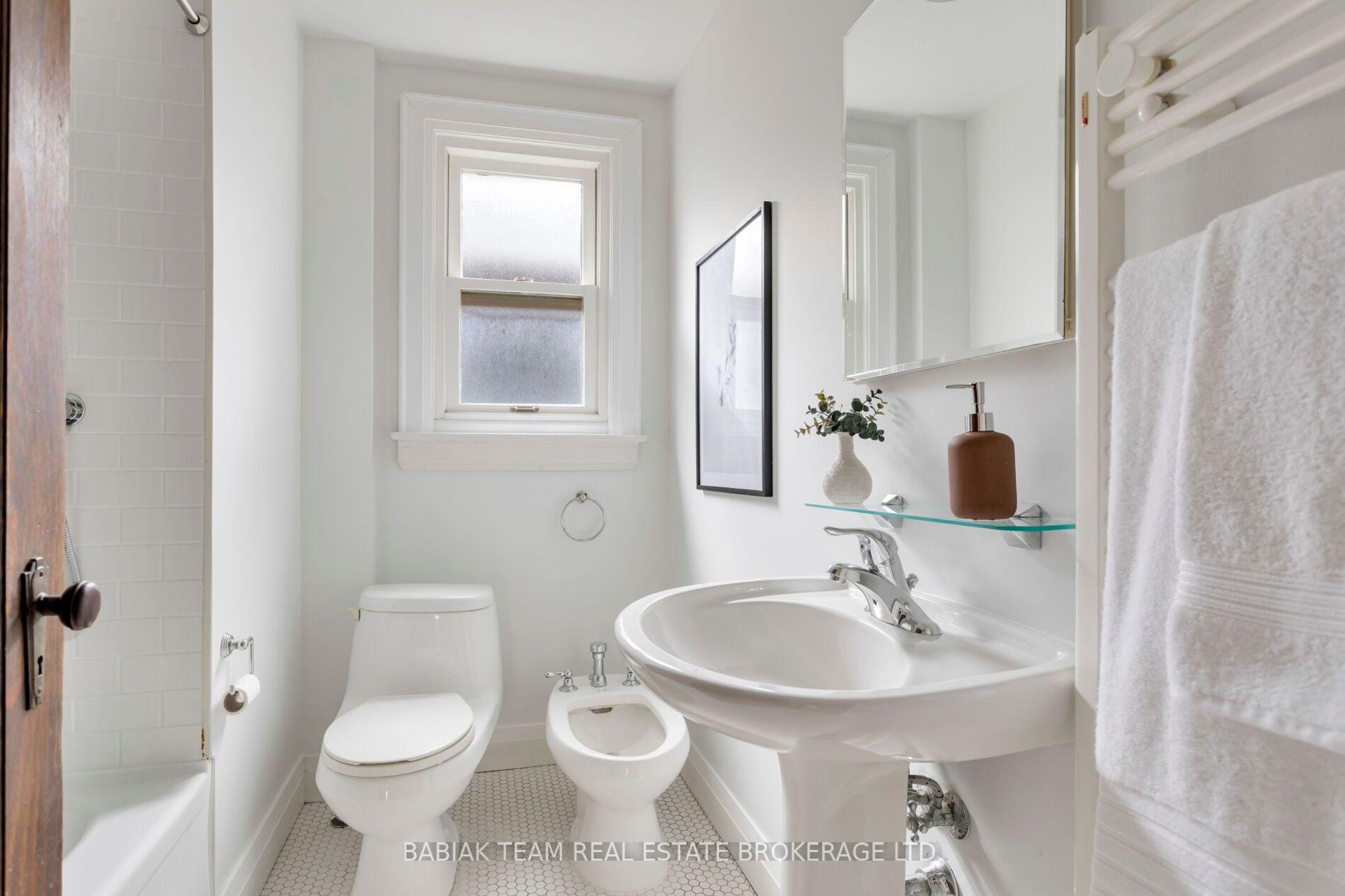 Photo 33 of 34 Elora Road, Toronto, High Park North — HOMEH