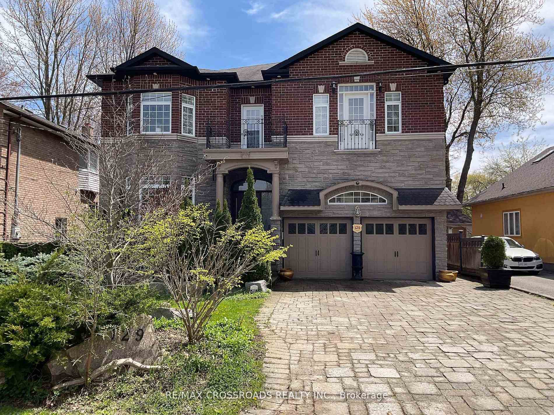 Front of 129 Lakeland Crescent