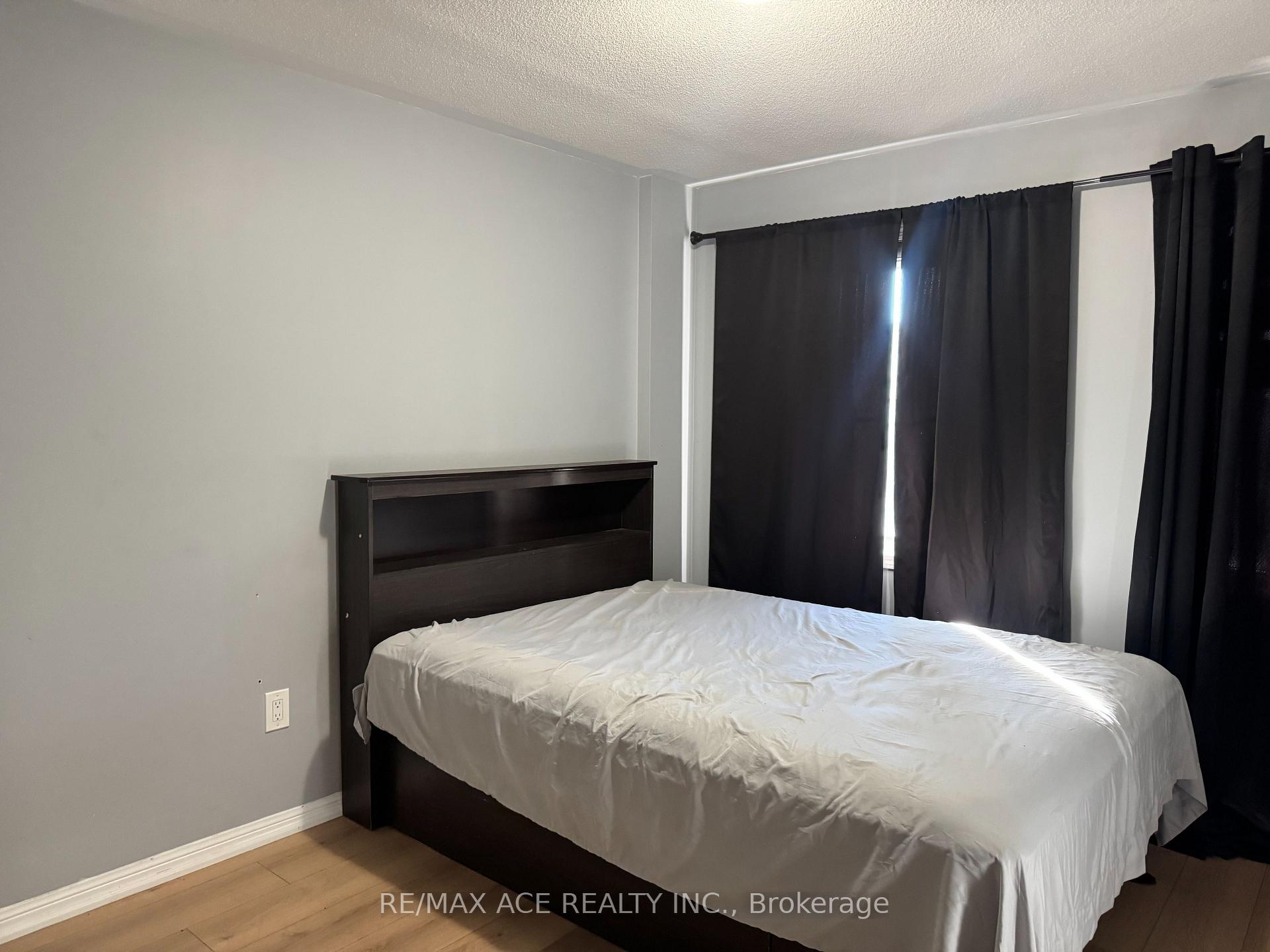 Photo 5 of Unit Room 1, 1851 Parkhurst Crescent, Pickering, Duffin Heights — HOMEH