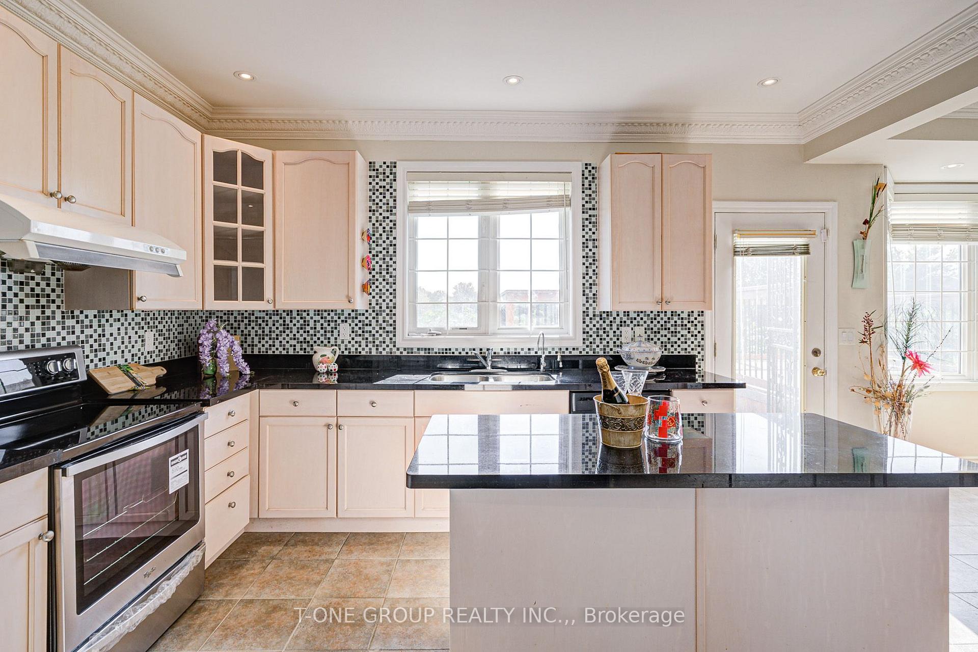 Photo 6 of 39 Boulderbrook (Primary Rm) Drive, Scarborough, Rouge — HOMEH