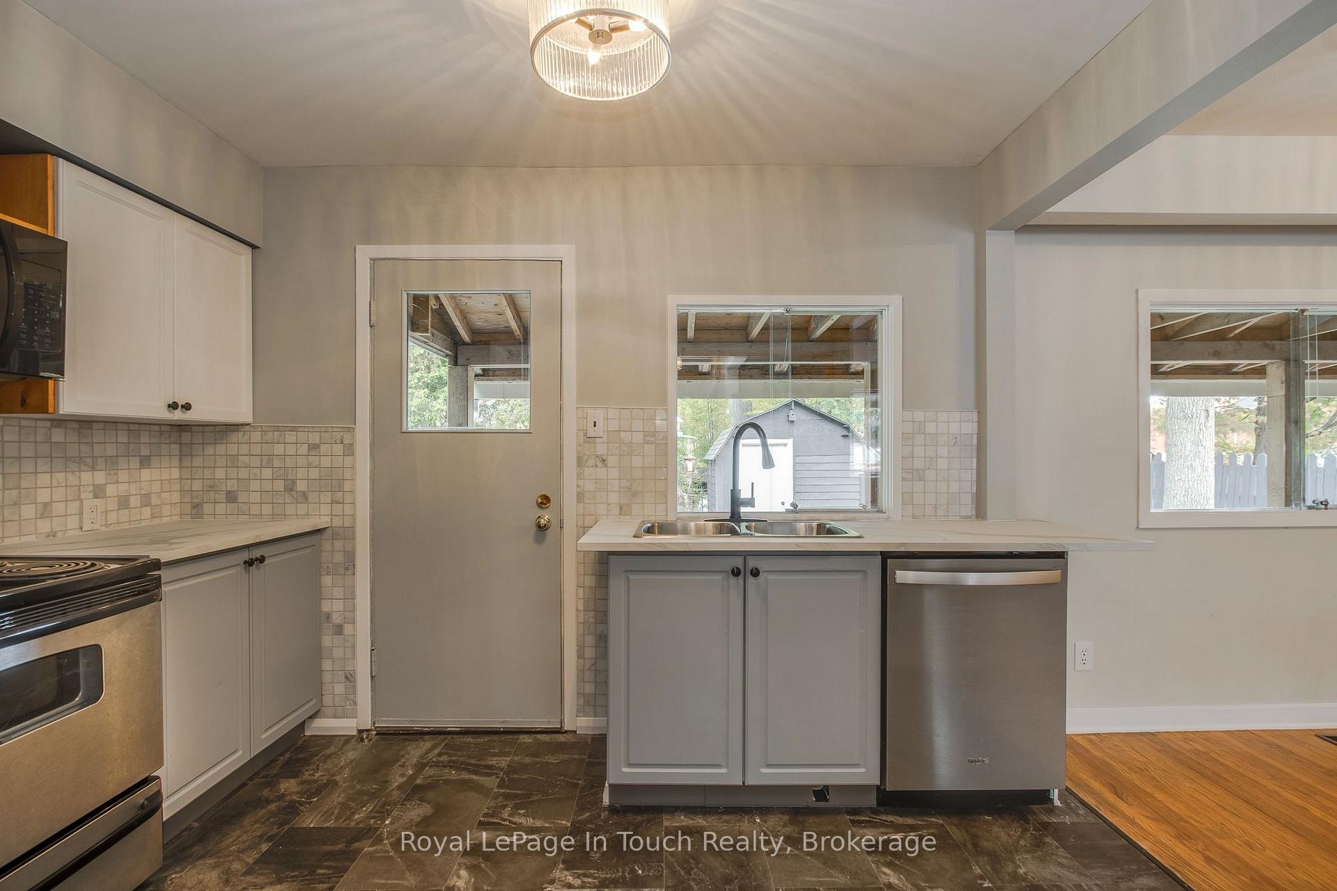 Photo 8 of 255 Eighth Street, Midland — HOMEH