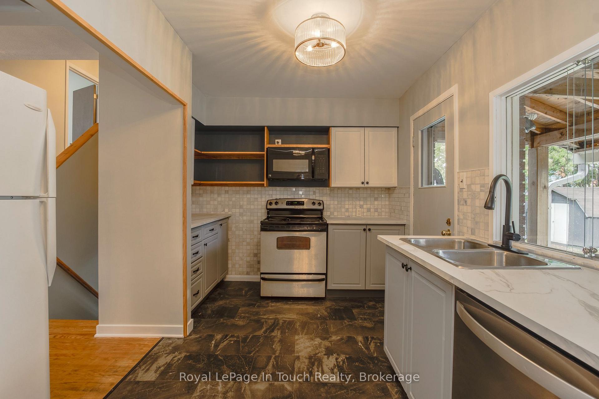 Photo 9 of 255 Eighth Street, Midland — HOMEH