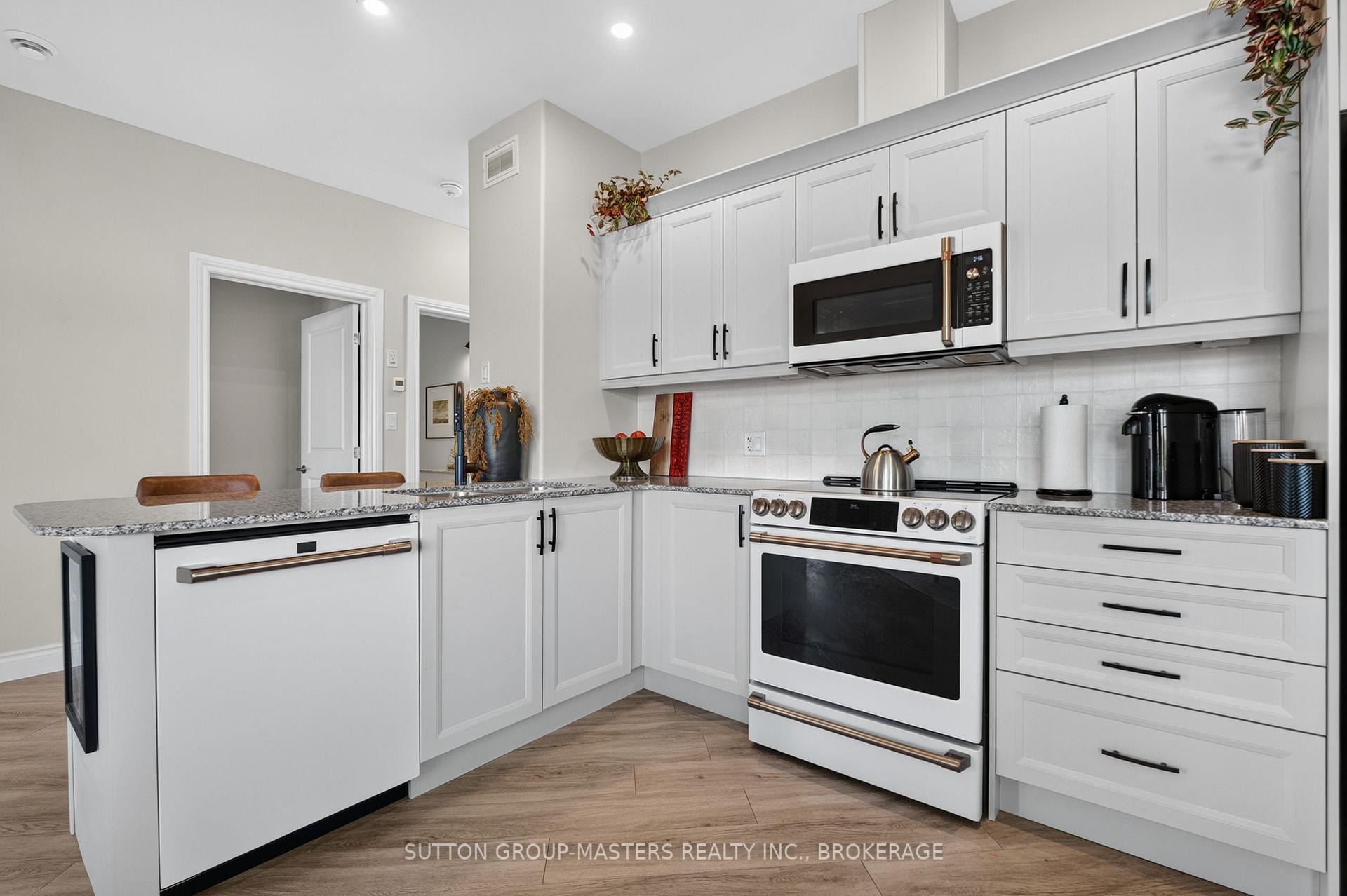 Photo 16 of 69 Lowry Place, Loyalist, Amherstview — HOMEH
