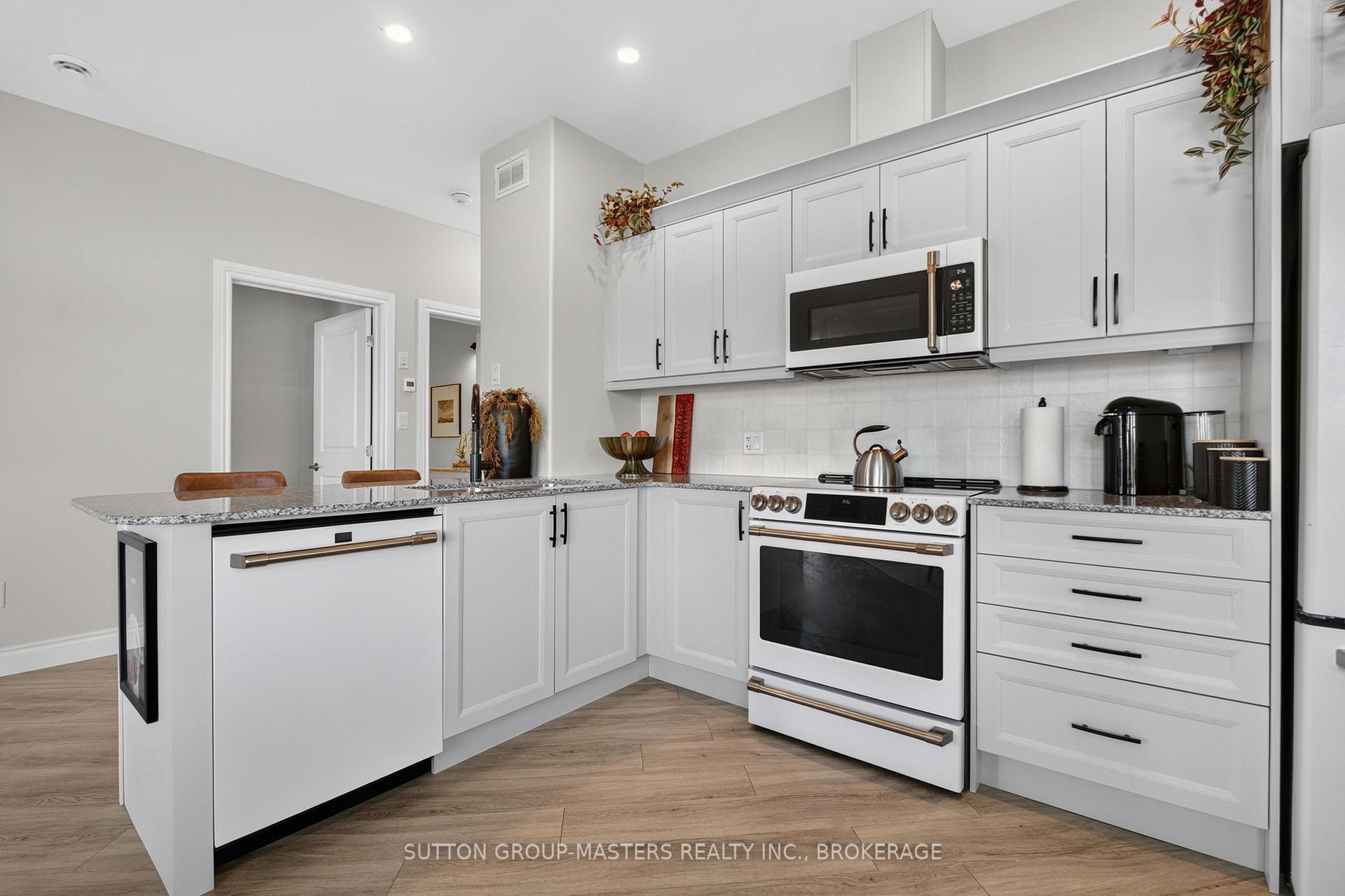 Photo 17 of 69 Lowry Place, Loyalist, Amherstview — HOMEH