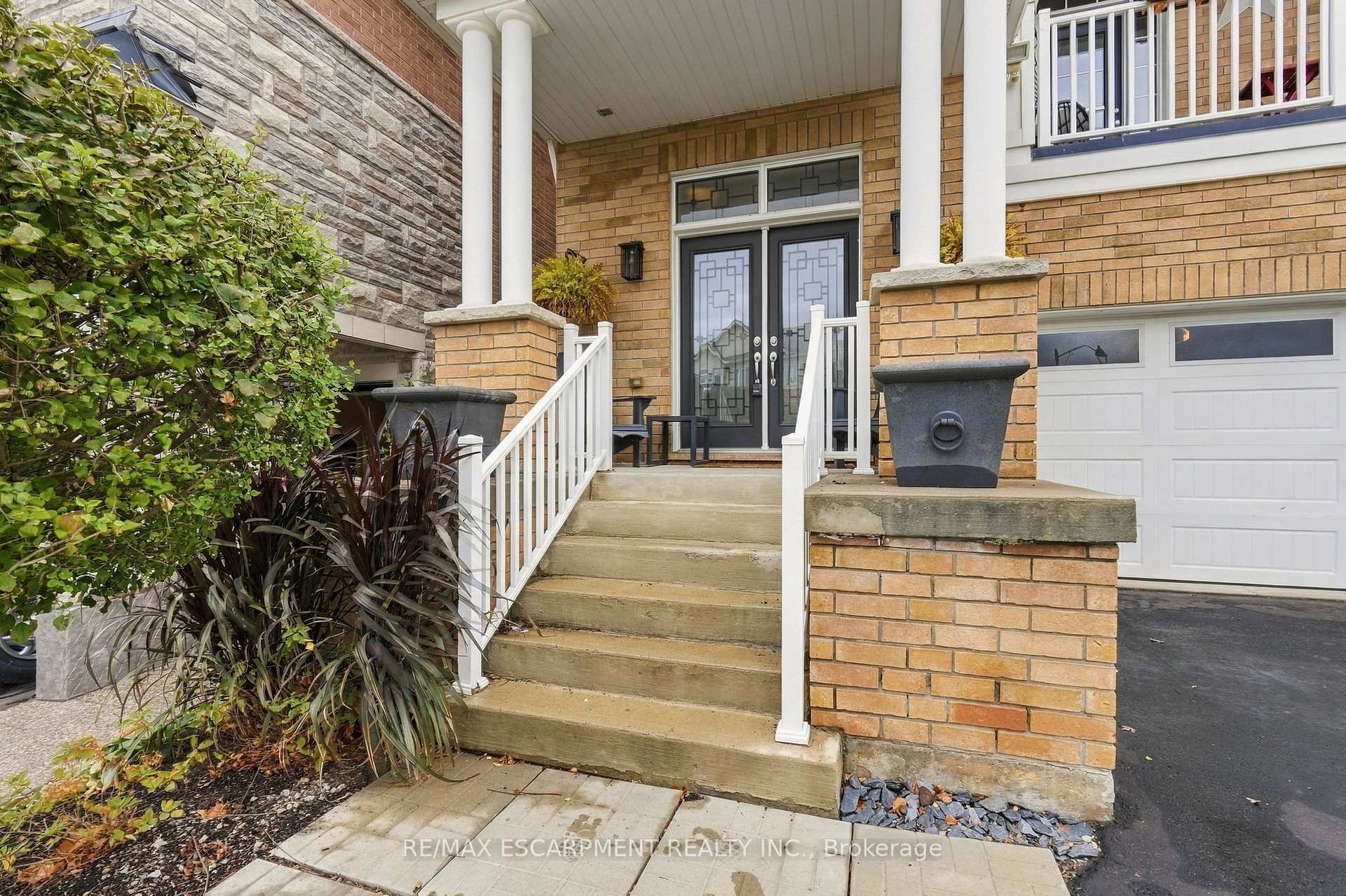 Photo 3 of 23 Forest Ridge Avenue, Hamilton, Waterdown — HOMEH