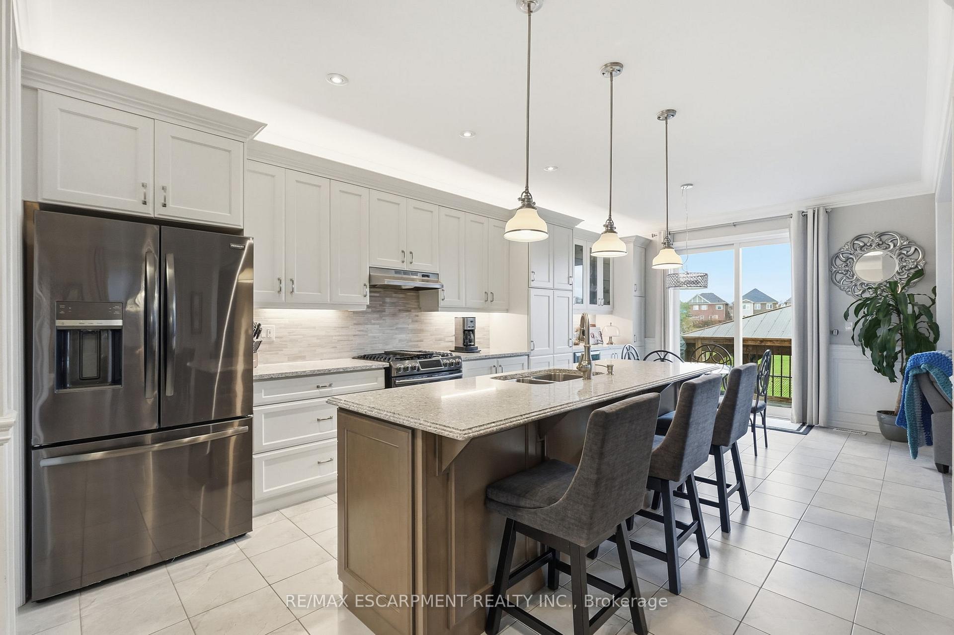 Photo 8 of 23 Forest Ridge Avenue, Hamilton, Waterdown — HOMEH