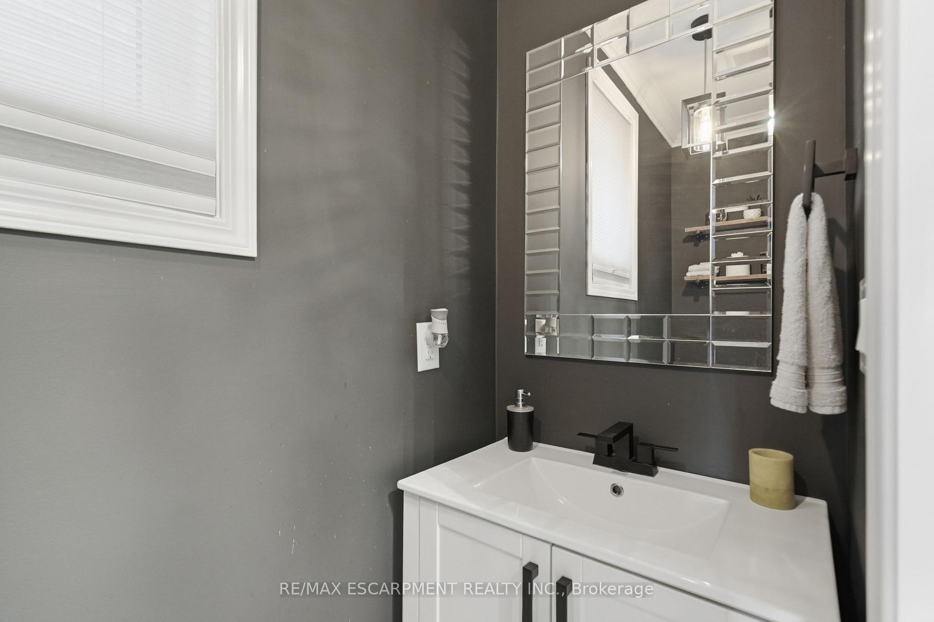 Photo 19 of 23 Forest Ridge Avenue, Hamilton, Waterdown — HOMEH