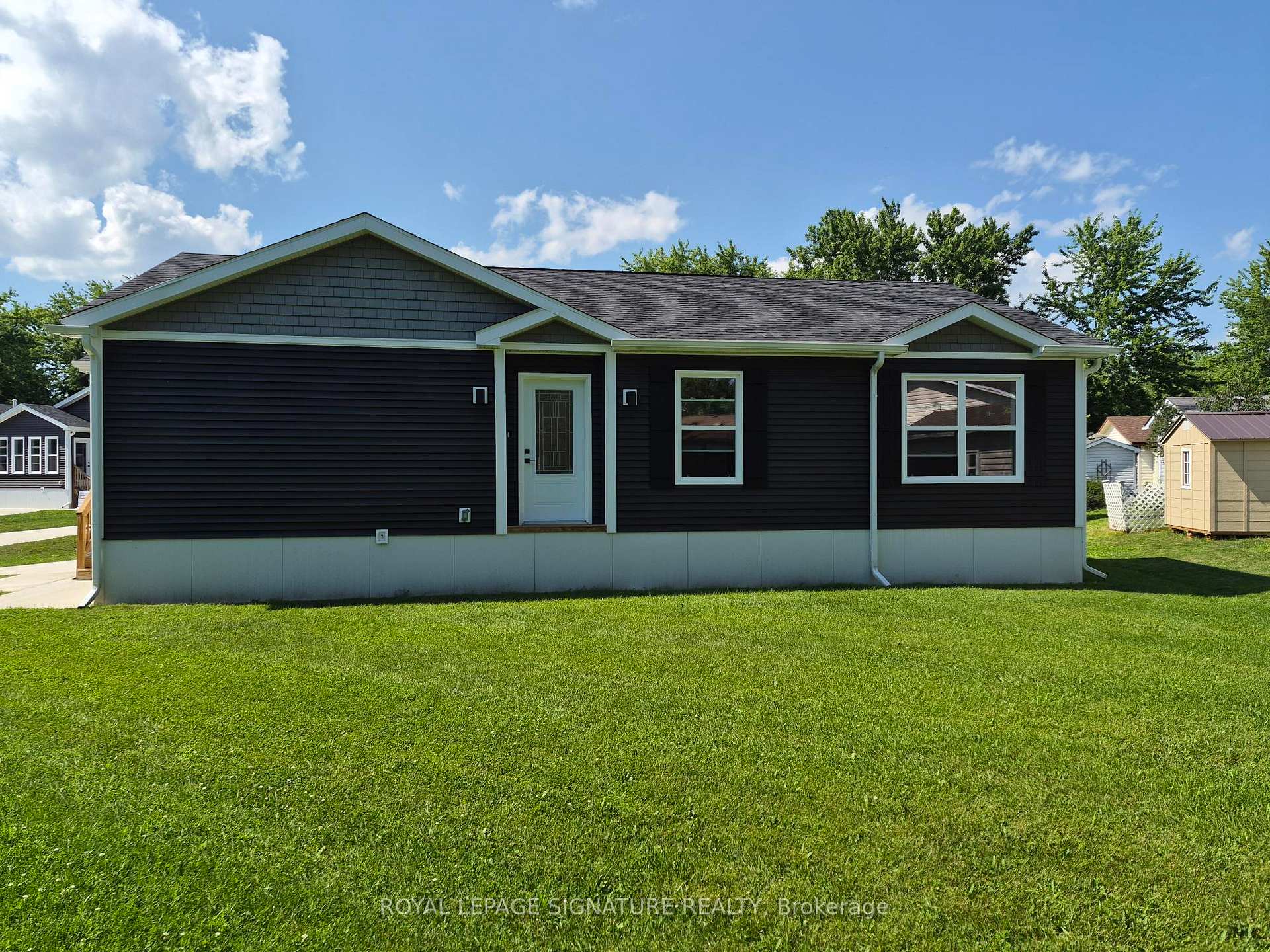 Photo 4 of 18 Briarwood Place, Innisfil, Cookstown — HOMEH