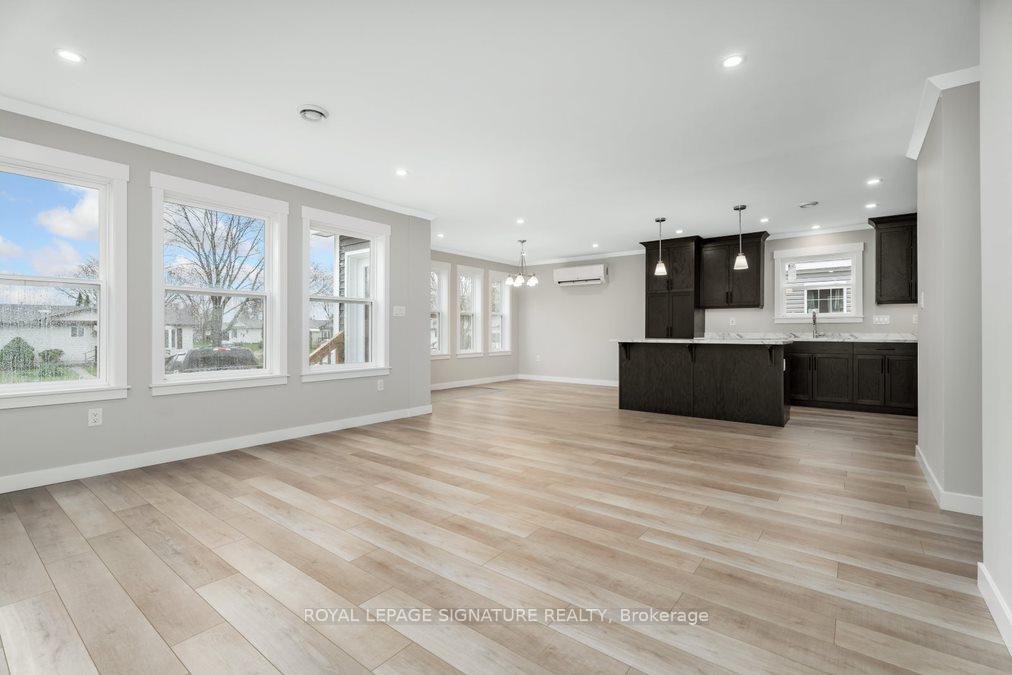 Photo 10 of 18 Briarwood Place, Innisfil, Cookstown — HOMEH