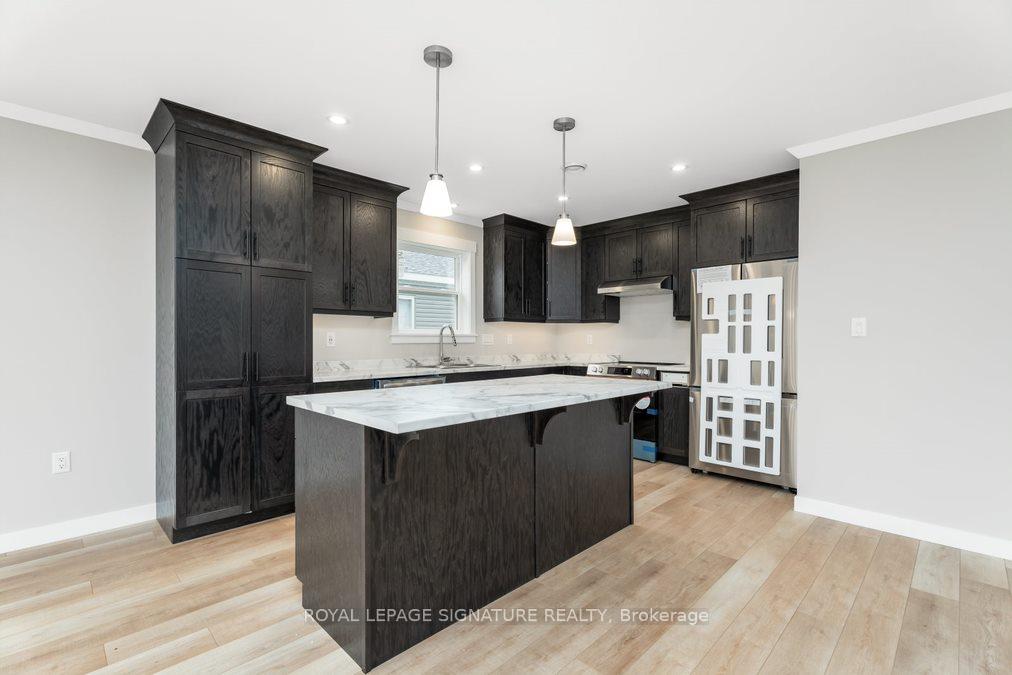 Photo 12 of 18 Briarwood Place, Innisfil, Cookstown — HOMEH