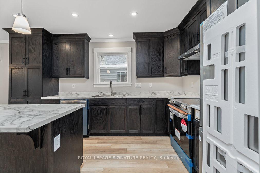 Photo 14 of 18 Briarwood Place, Innisfil, Cookstown — HOMEH