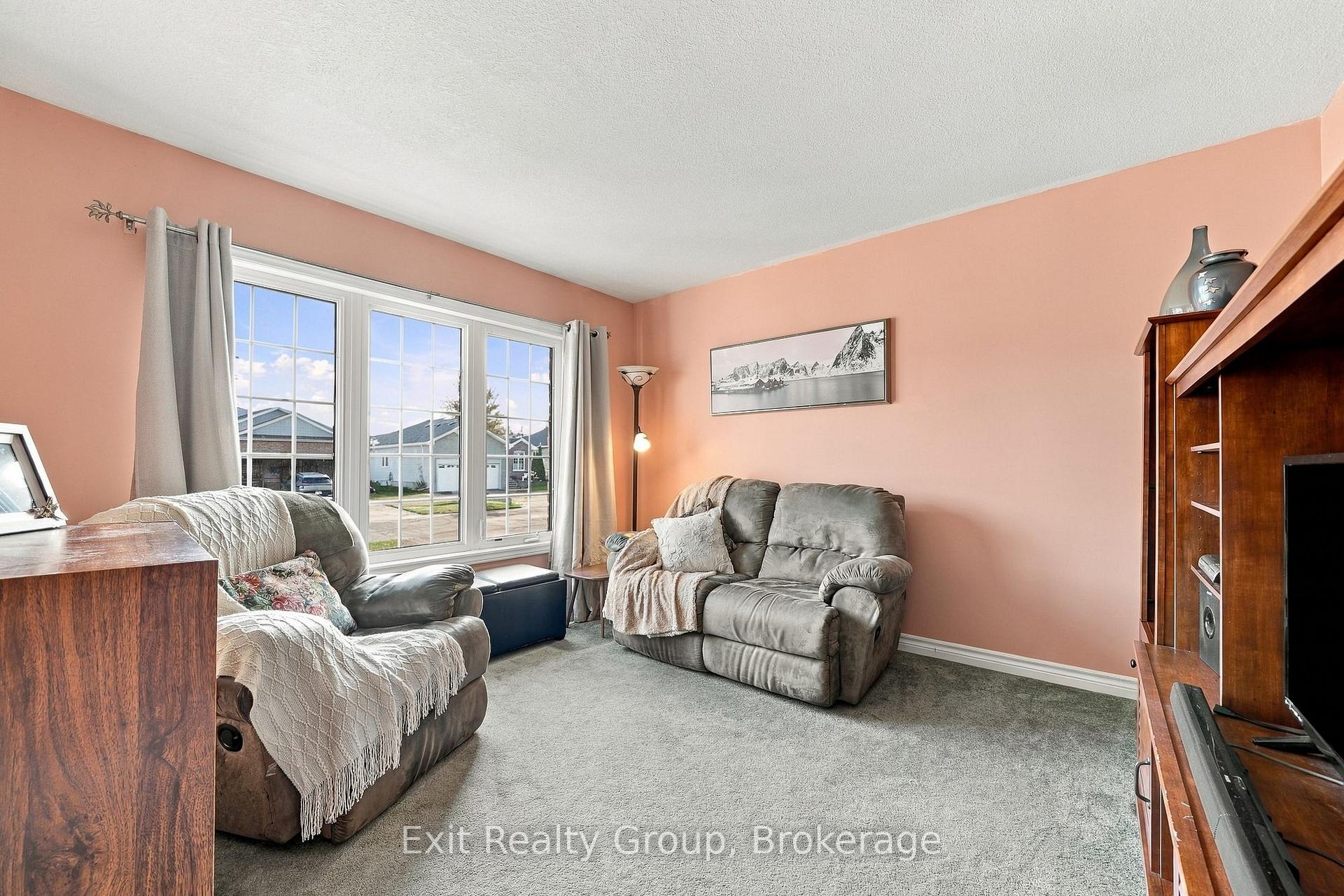 Photo 6 of 17 Aletha Drive, Prince Edward County, Wellington Ward — HOMEH