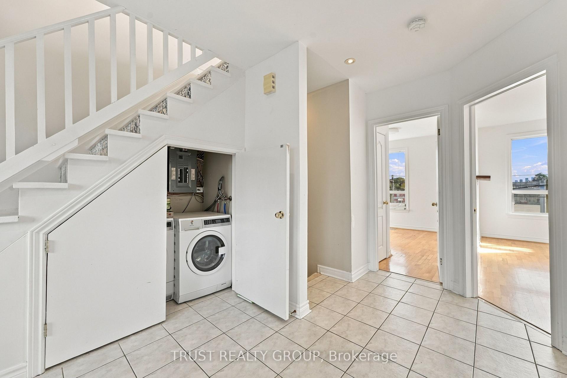 Photo 8 of Unit 2nd & 3rd Floor, 2279 Dundas Street W, Toronto, High Park-Swansea — HOMEH