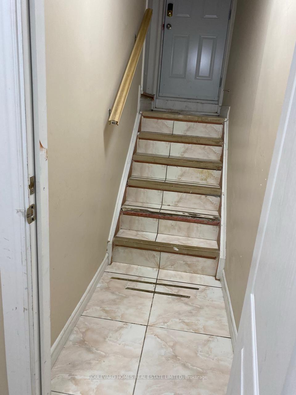 Photo 2 of Unit Basement, 126 Valonia Drive, Brampton, Brampton North — HOMEH