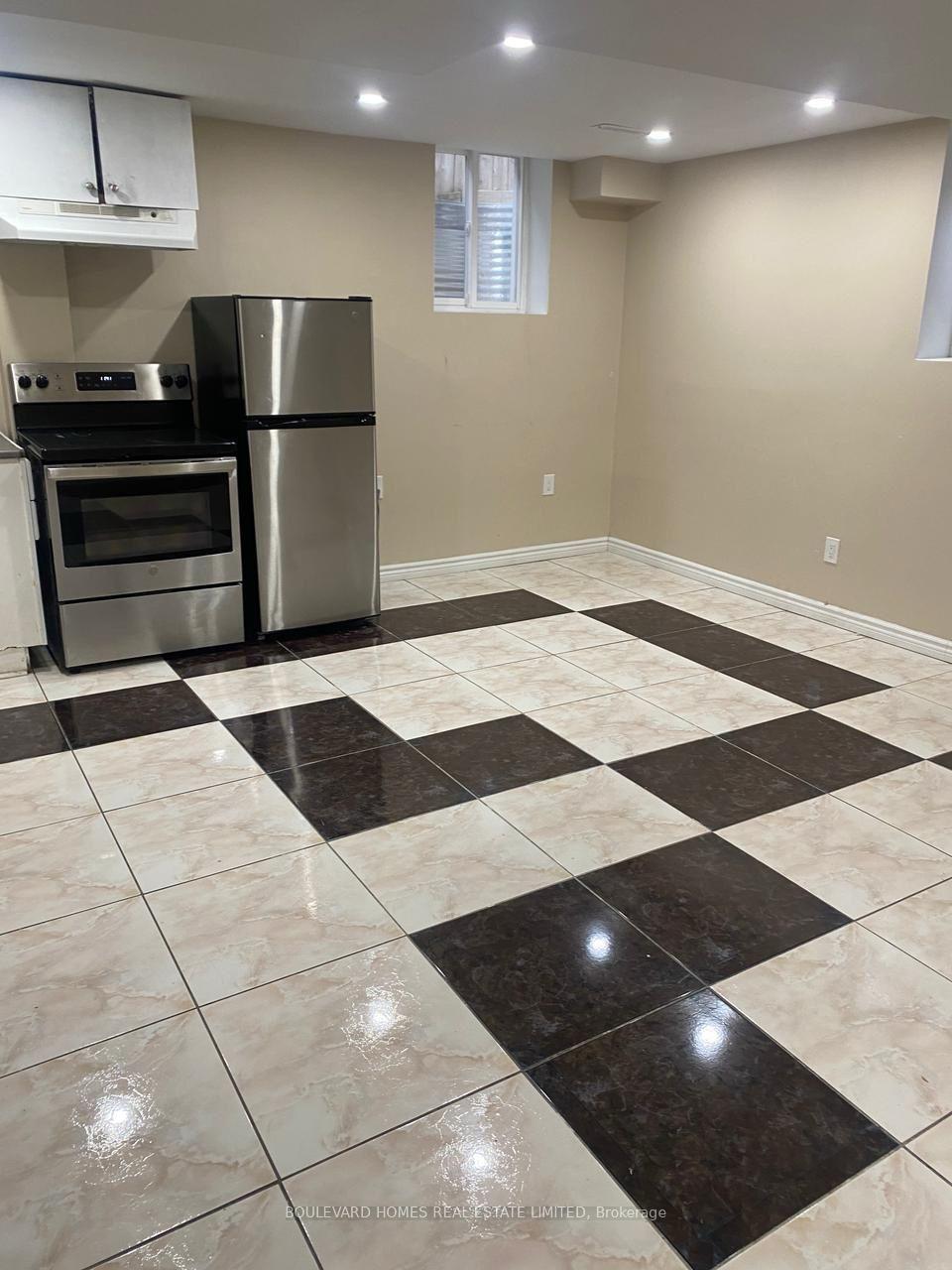 Photo 3 of Unit Basement, 126 Valonia Drive, Brampton, Brampton North — HOMEH