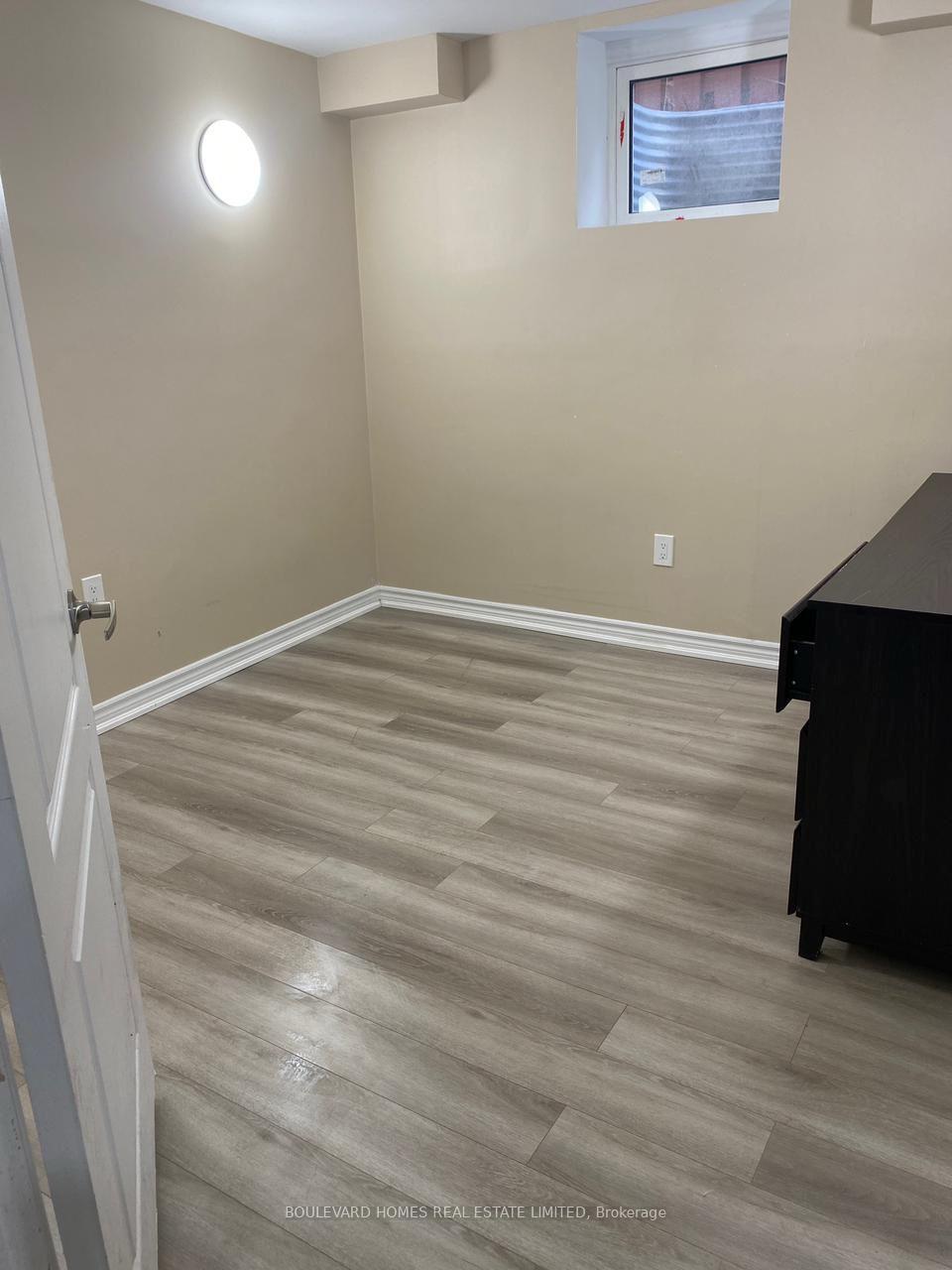 Photo 5 of Unit Basement, 126 Valonia Drive, Brampton, Brampton North — HOMEH