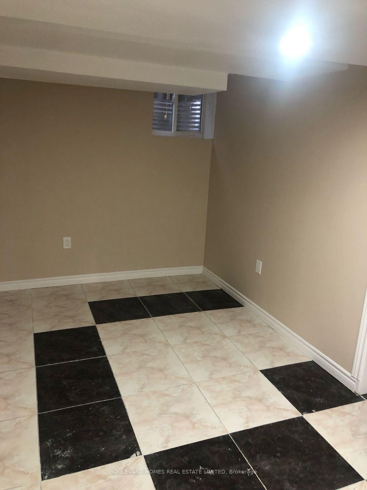 Photo 11 of Unit Basement, 126 Valonia Drive, Brampton, Brampton North — HOMEH